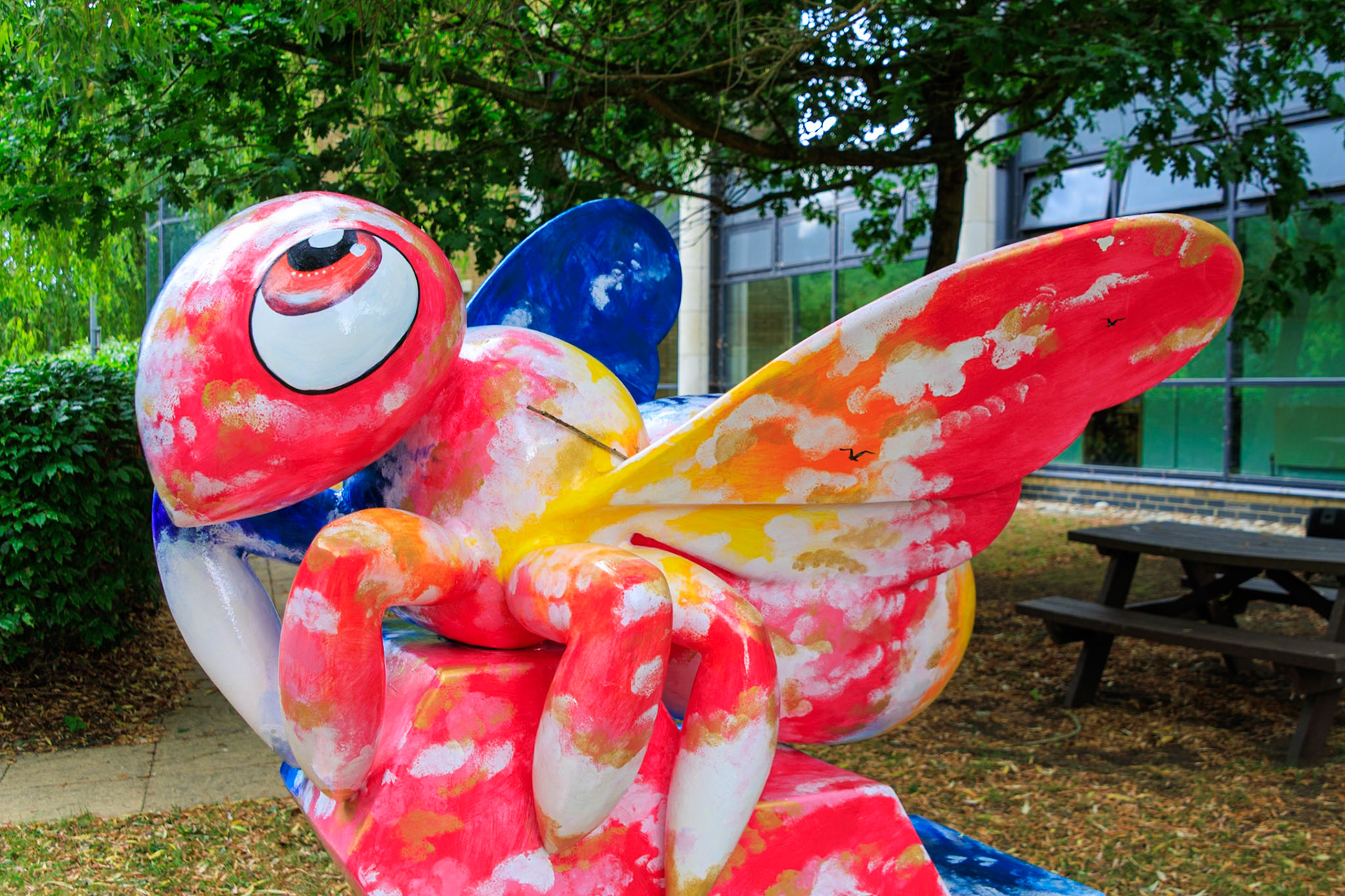 Buzz in the City - Bee the sky