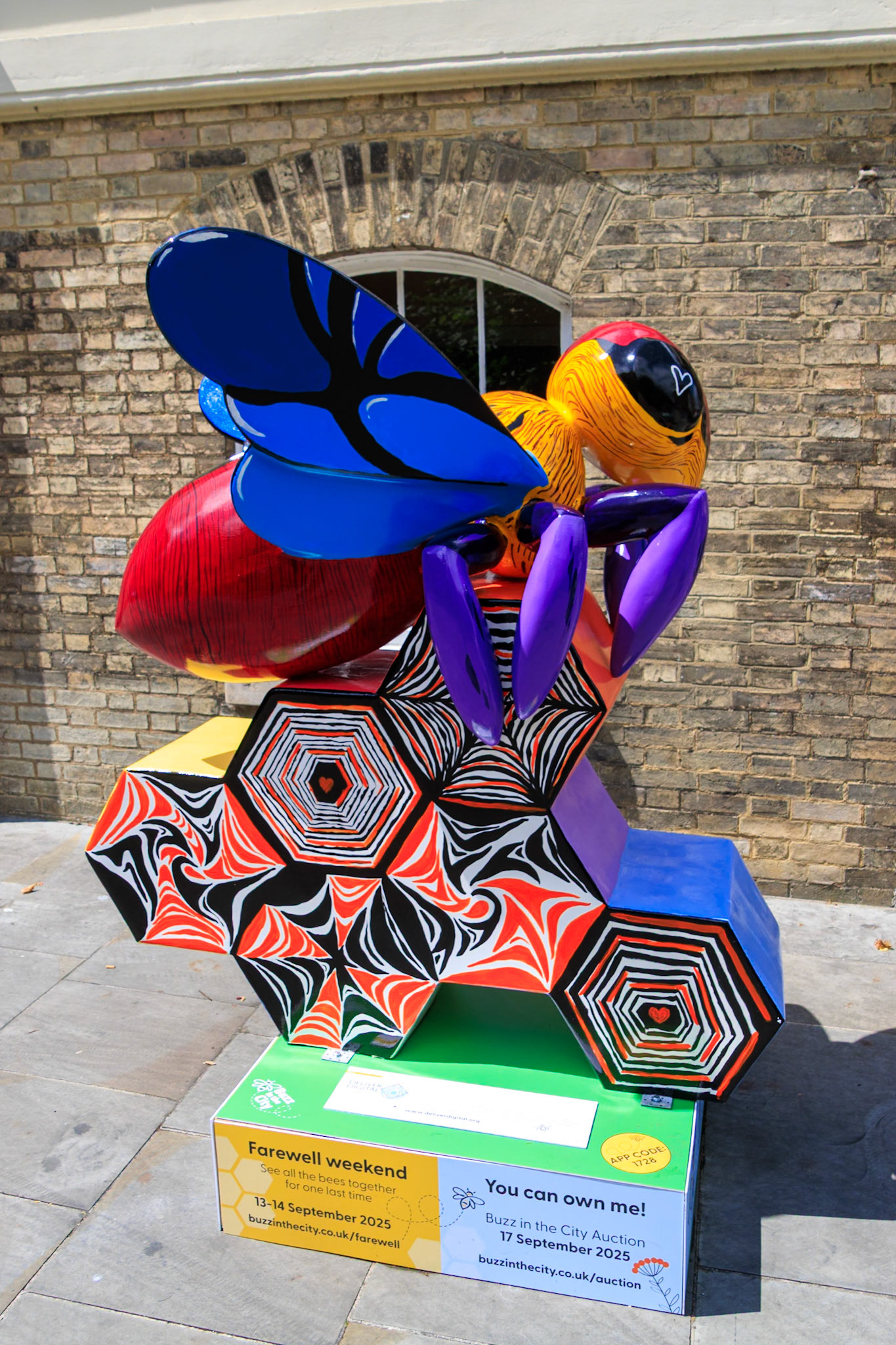 Buzz in the City - Hive mind