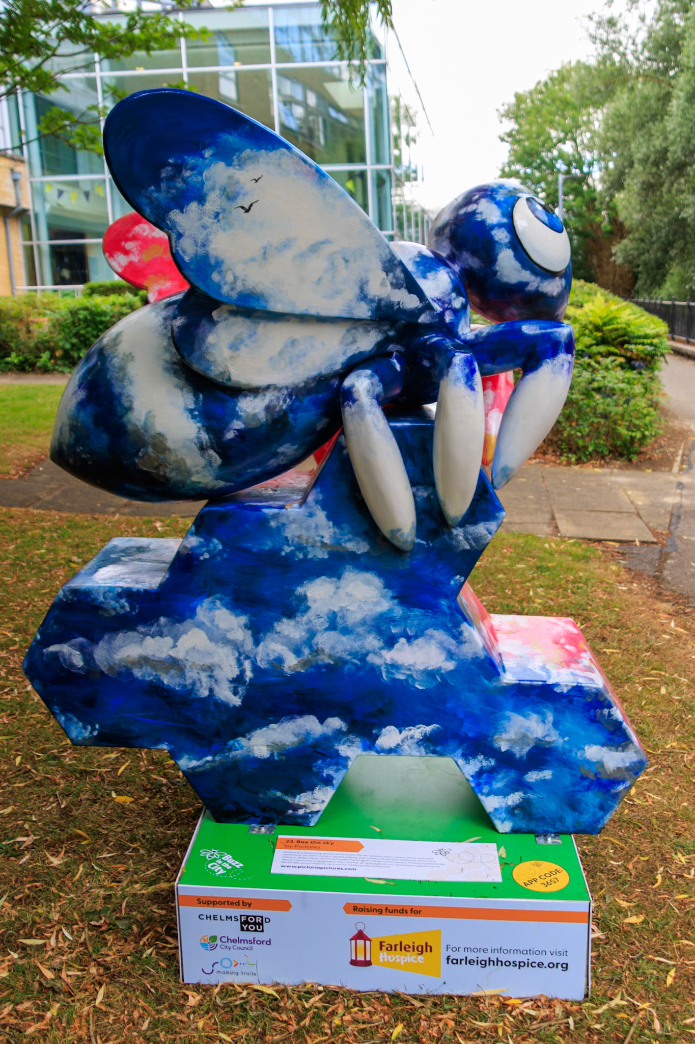 Buzz in the City - Bee the sky