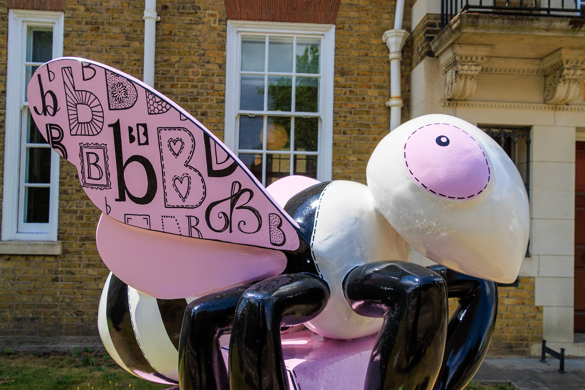 Buzz in the City - I love B's