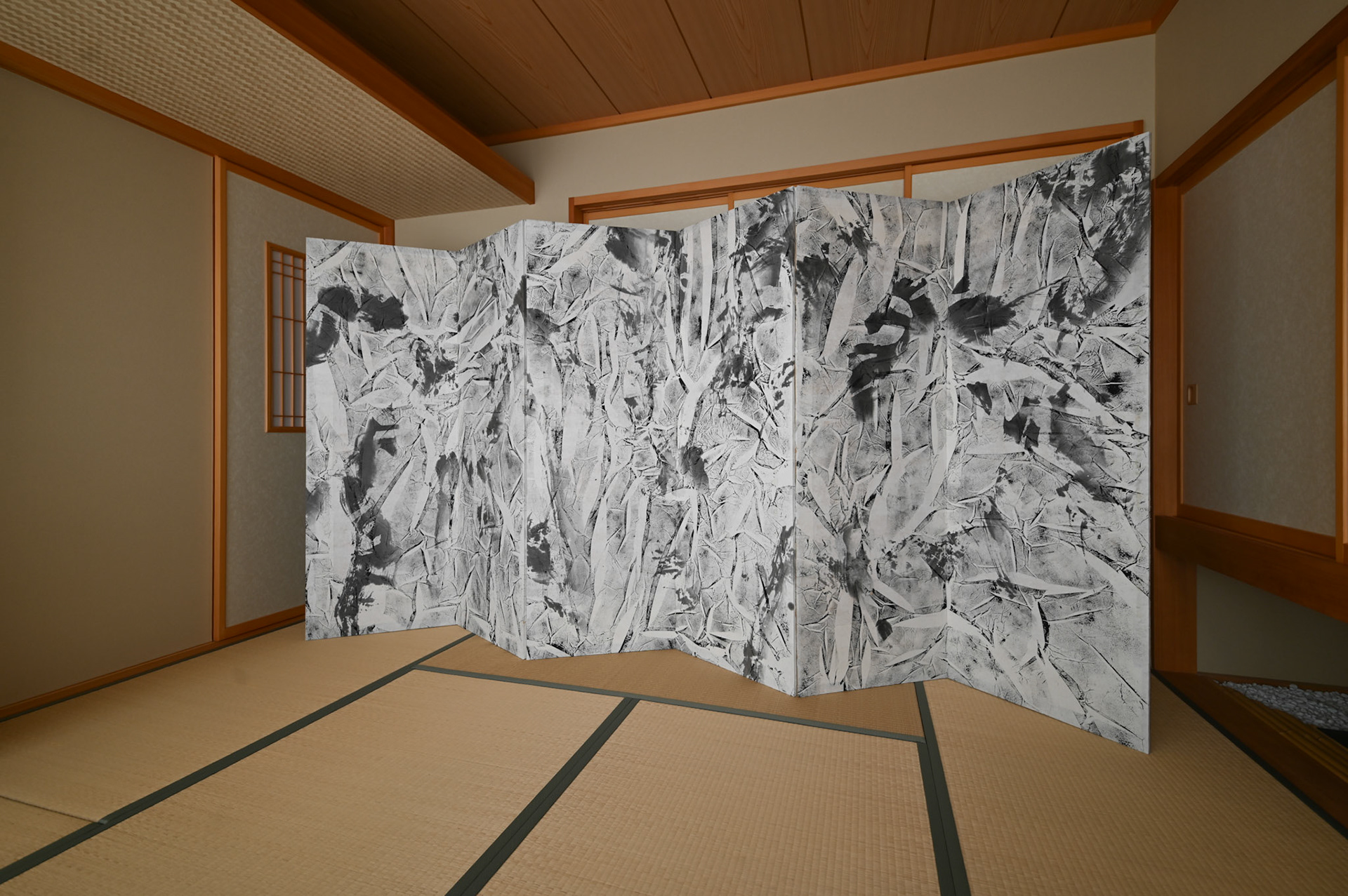 白的的Ⅰ（びゃくてきてき1）　2026　和紙、墨 屏風（六曲一双）　W3420mm×H1680mm