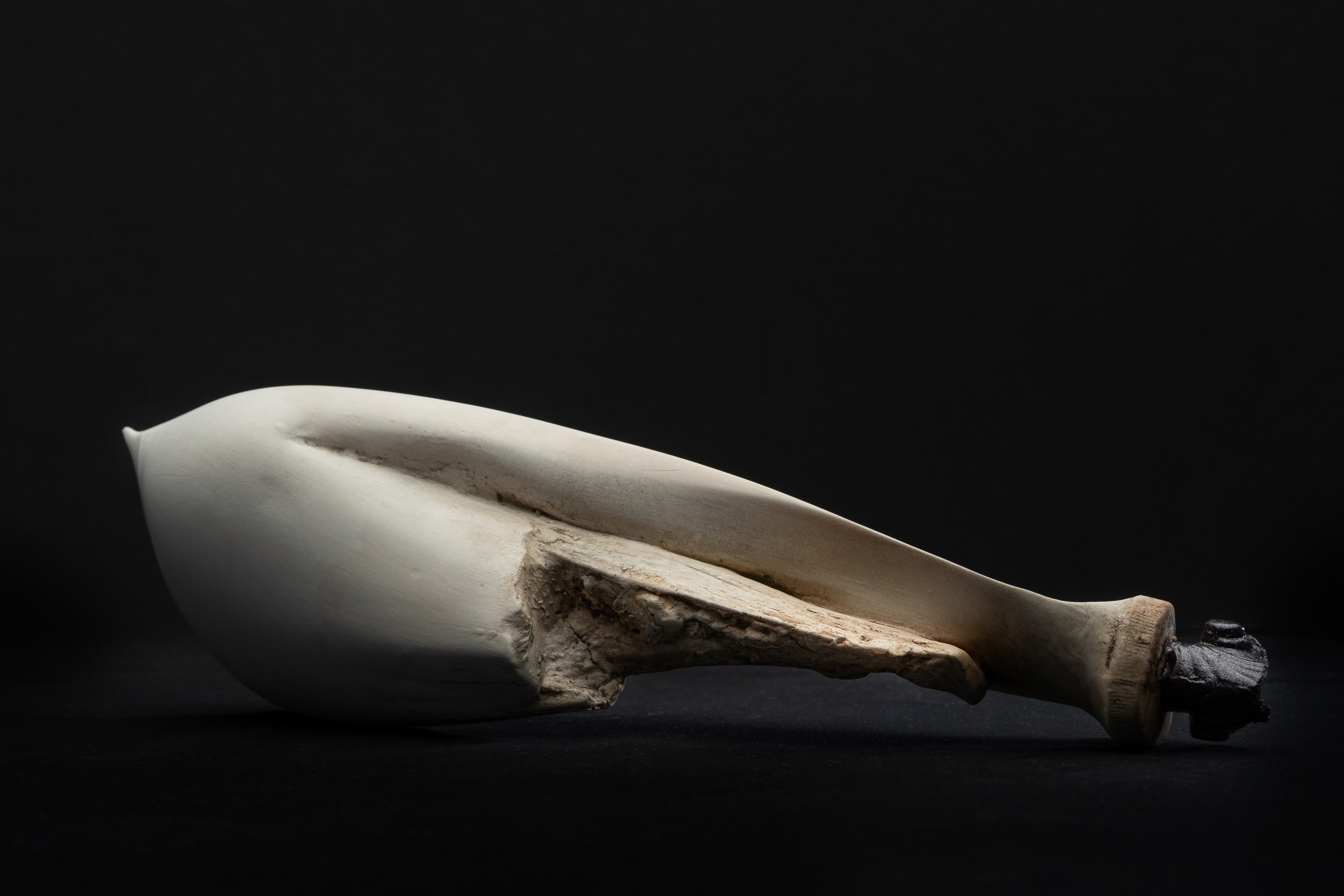 'You seem familiar' - 2019 - porcelain watercolor car paint - 25 x 6,5 x 7,5 - photo Peter Müllenberg