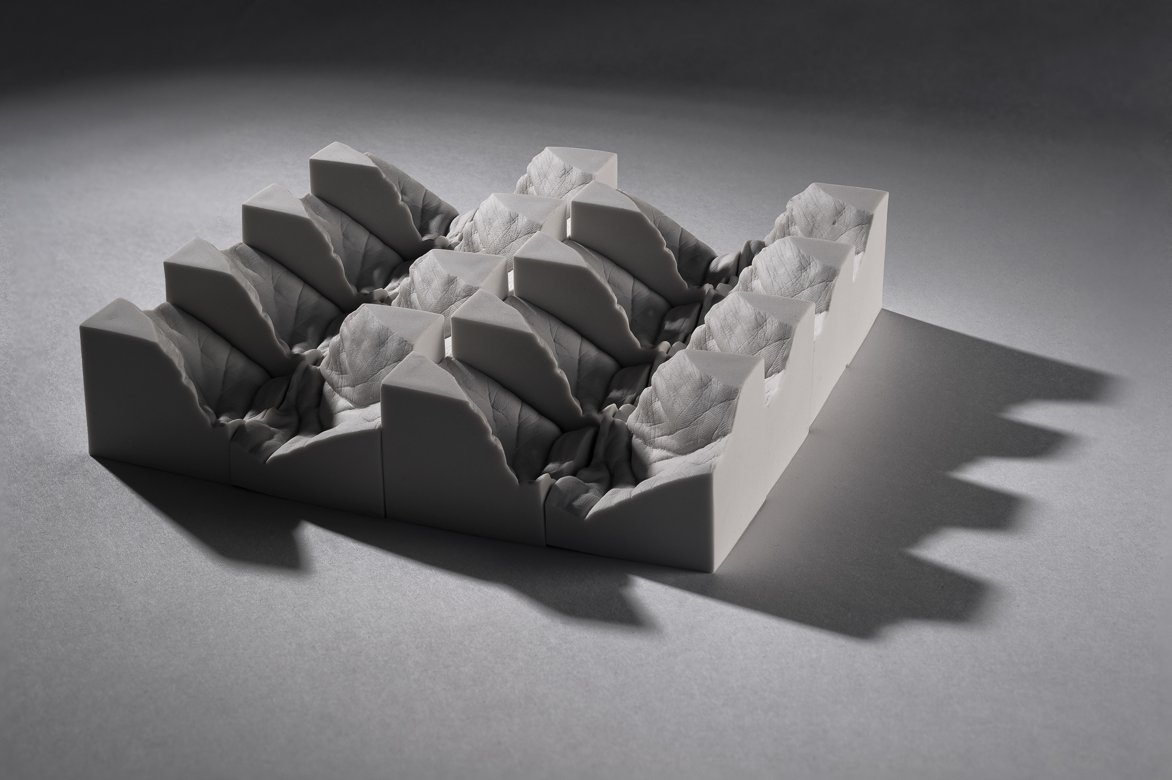 When we met - 2017 - porcelain - 16 x 14,5 x 4,5 - photo Eric Smeets
