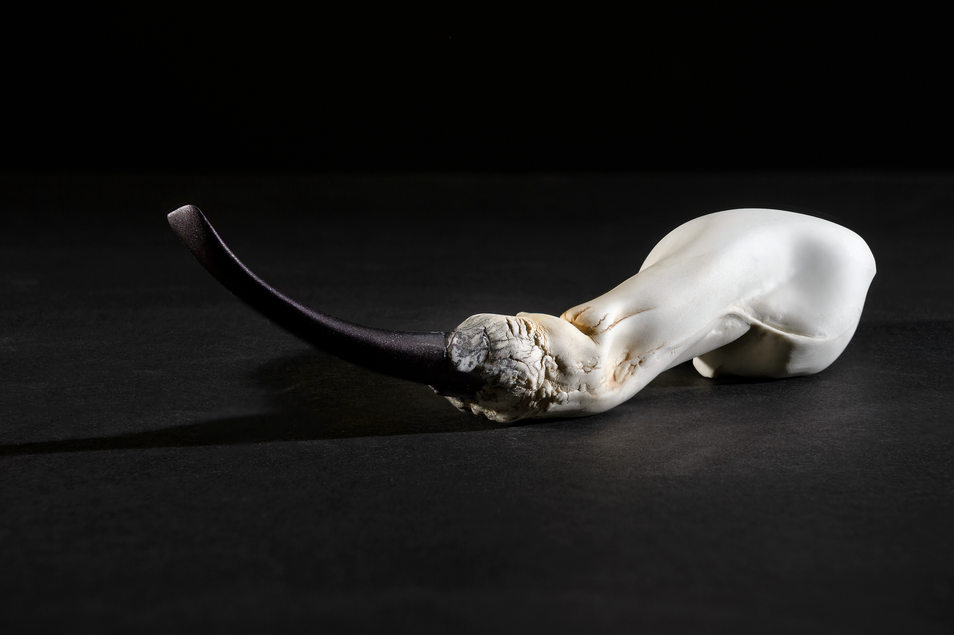 'I told you we had somethingin common' - 2016 - porcelain car paint oxides - 26 x 7,5 x 4,5 - photo Eric Smeets