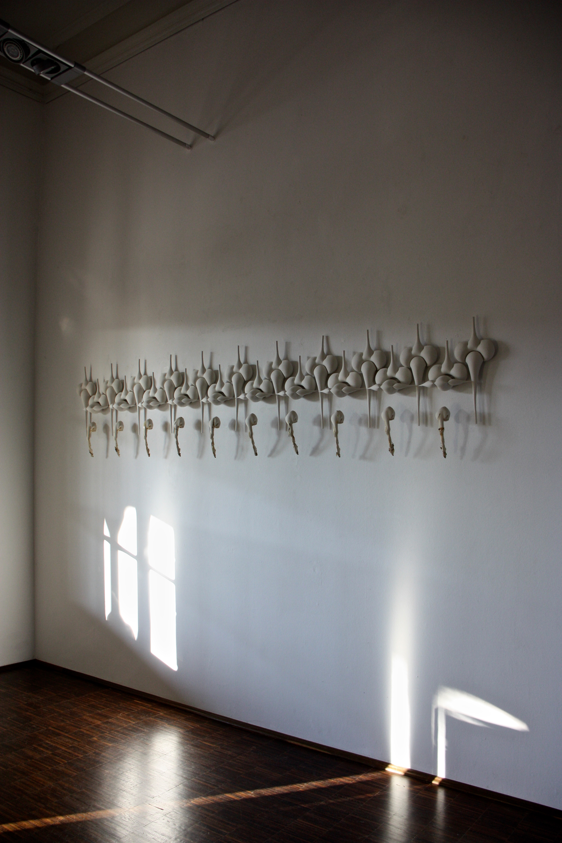 Il Bordo - 2012 - porcelain oxides latex - 410 x 68 x 12