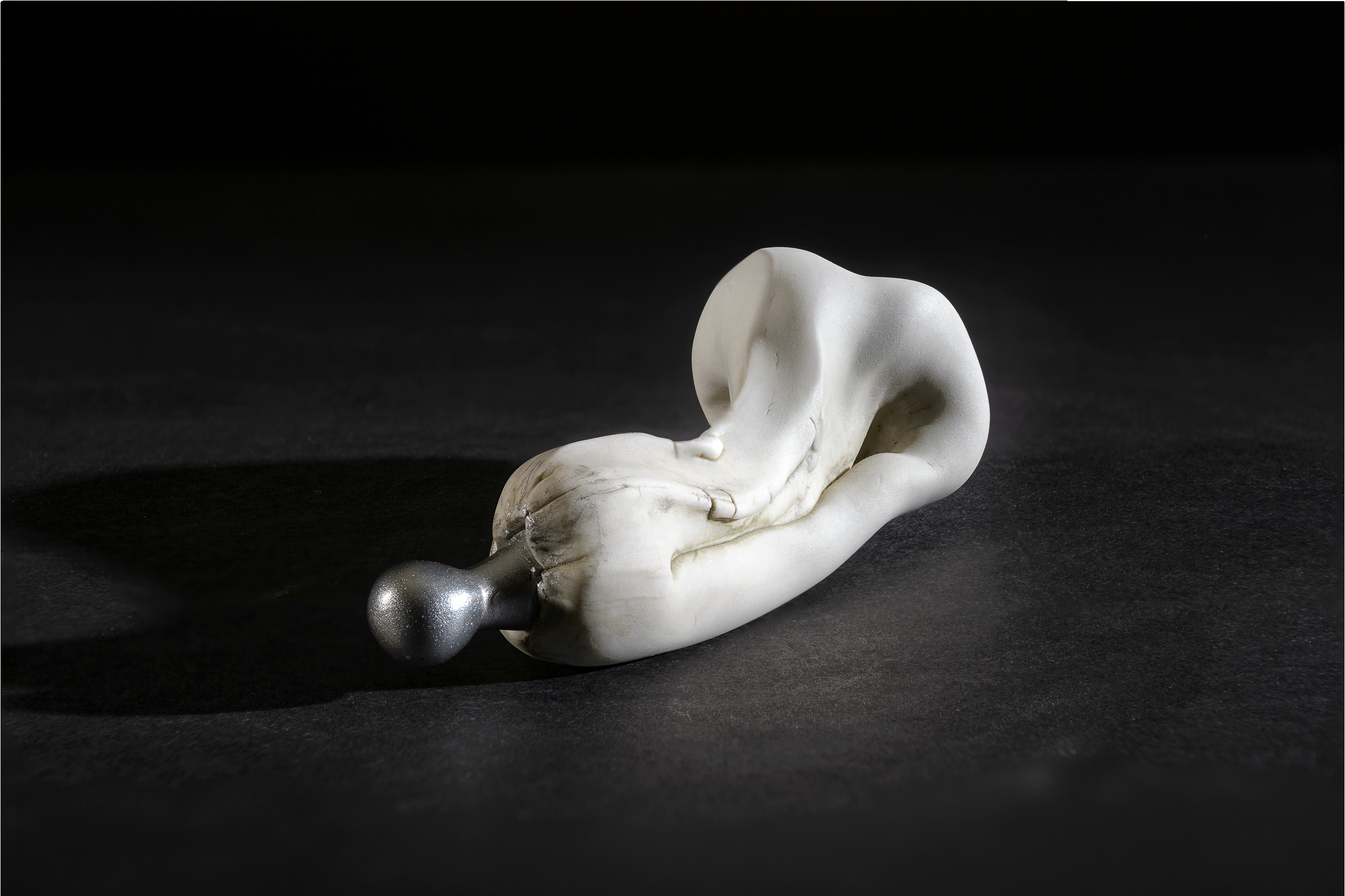 From the series 'I told you we had something in common' - 2016 - porcelain car paint - 22,5 x 7,5 x 5 - photo Eric Smeets