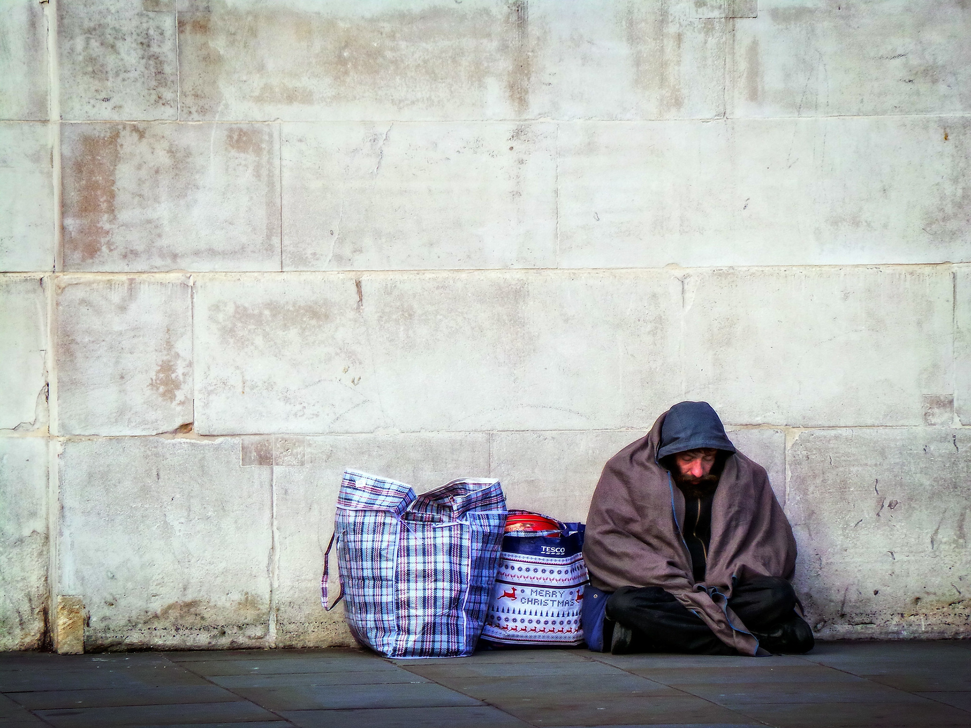 More than 10.000 homeless people in Berlin (2024) (source: "Homeless by a Wall" by Gerry Knight via https://www.flickr.com/photos/garryknight/12459375745, licensed under CC BY 4.0)