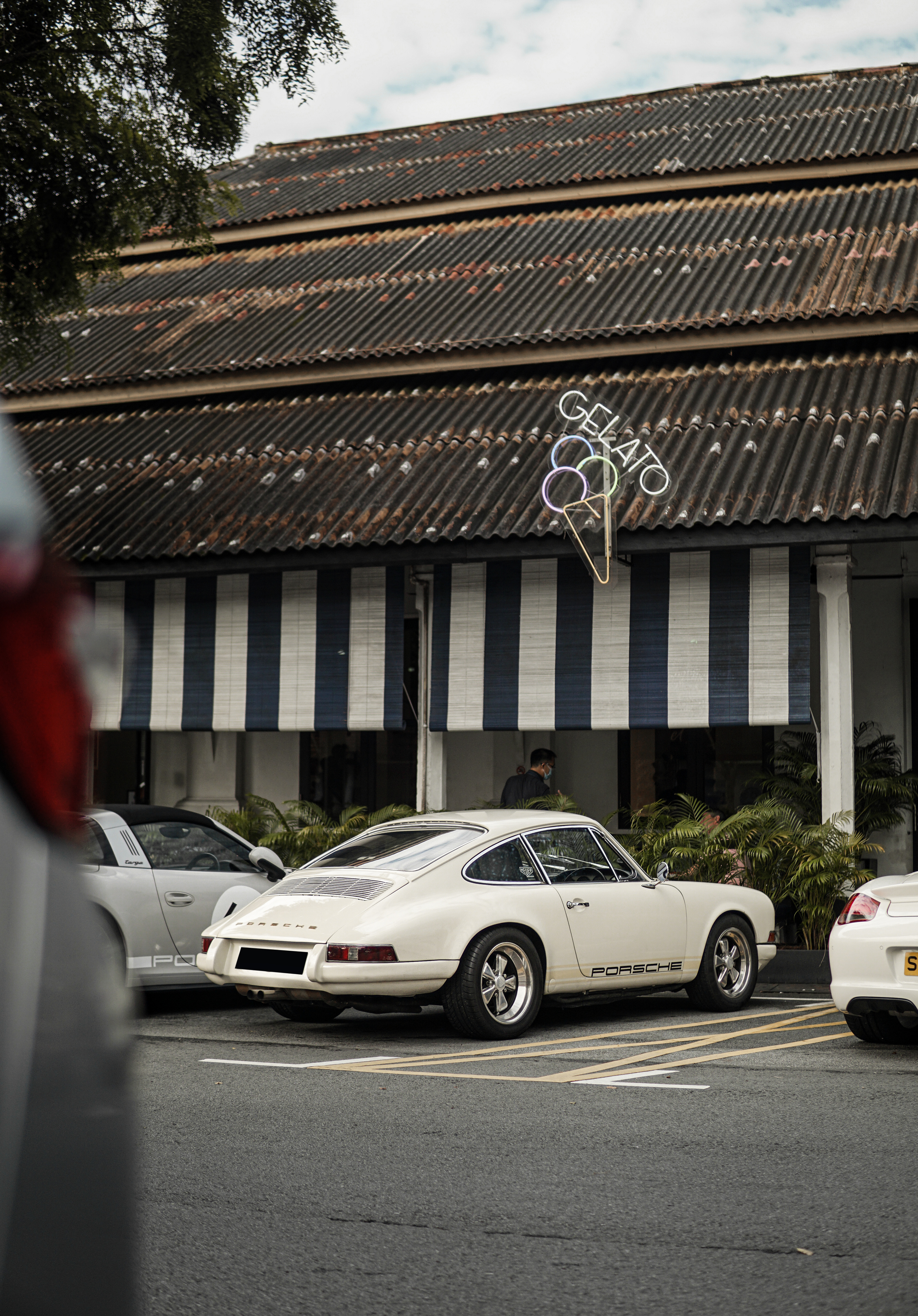 PORSCHE 911