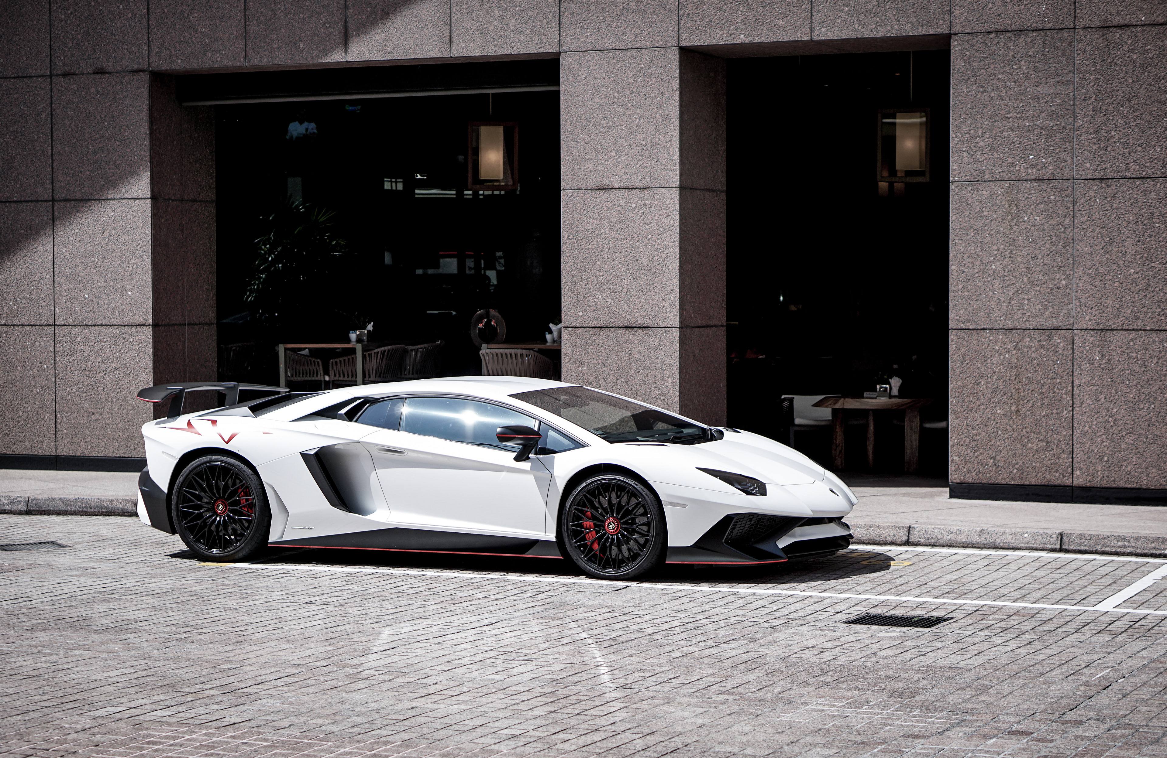 LAMBORGHINI AVENTADOR SV