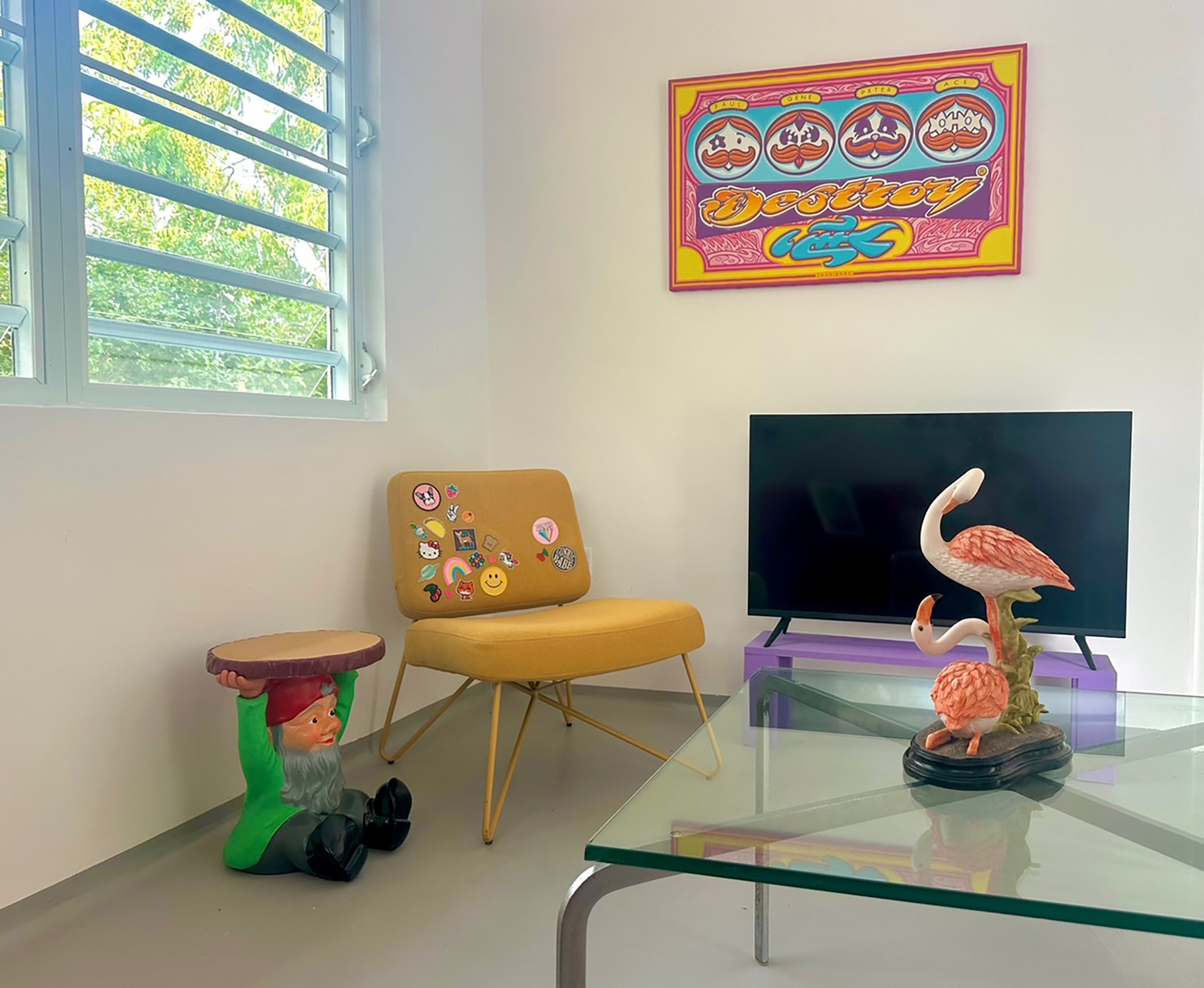 LIVINGROOM