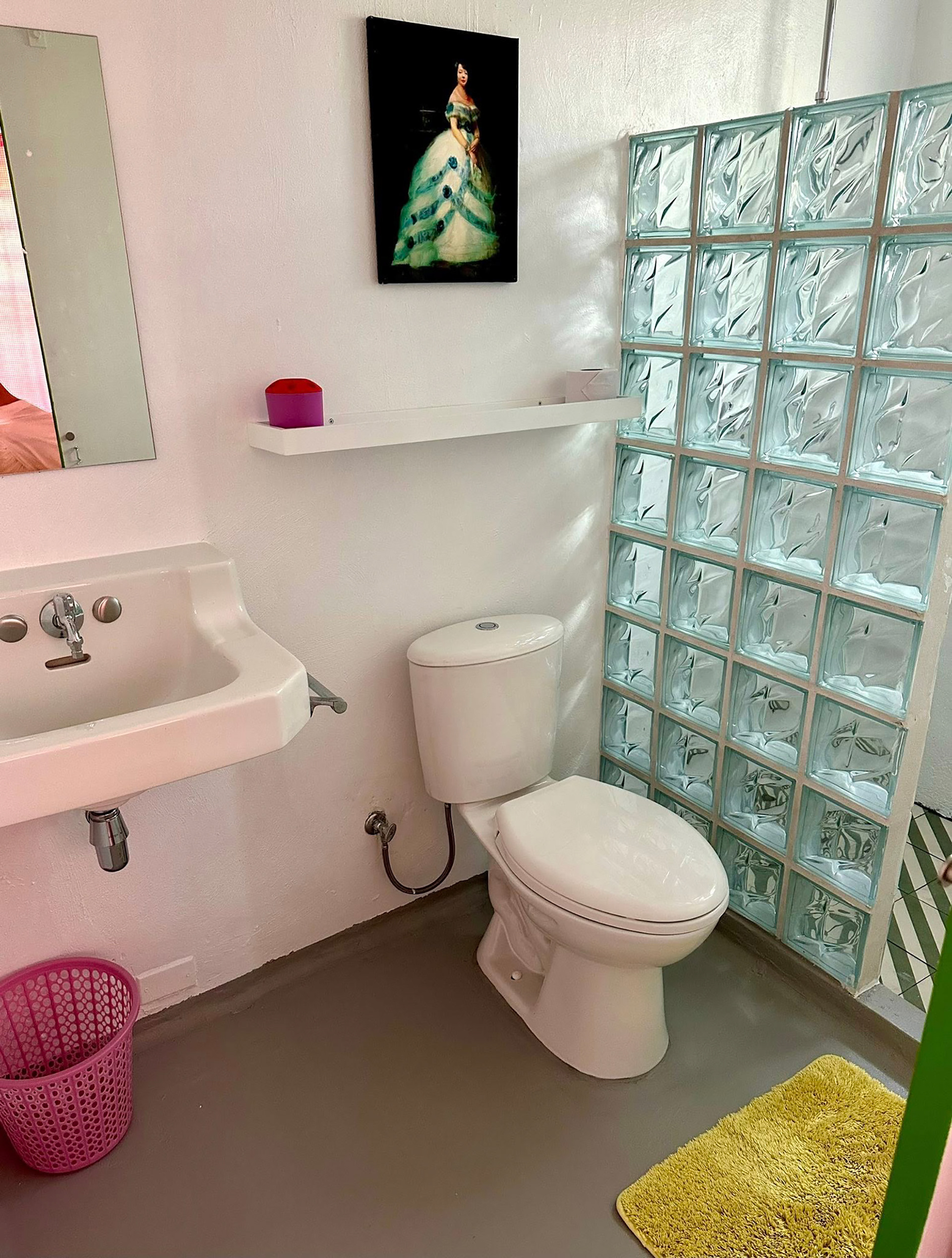 BATHROOM 1