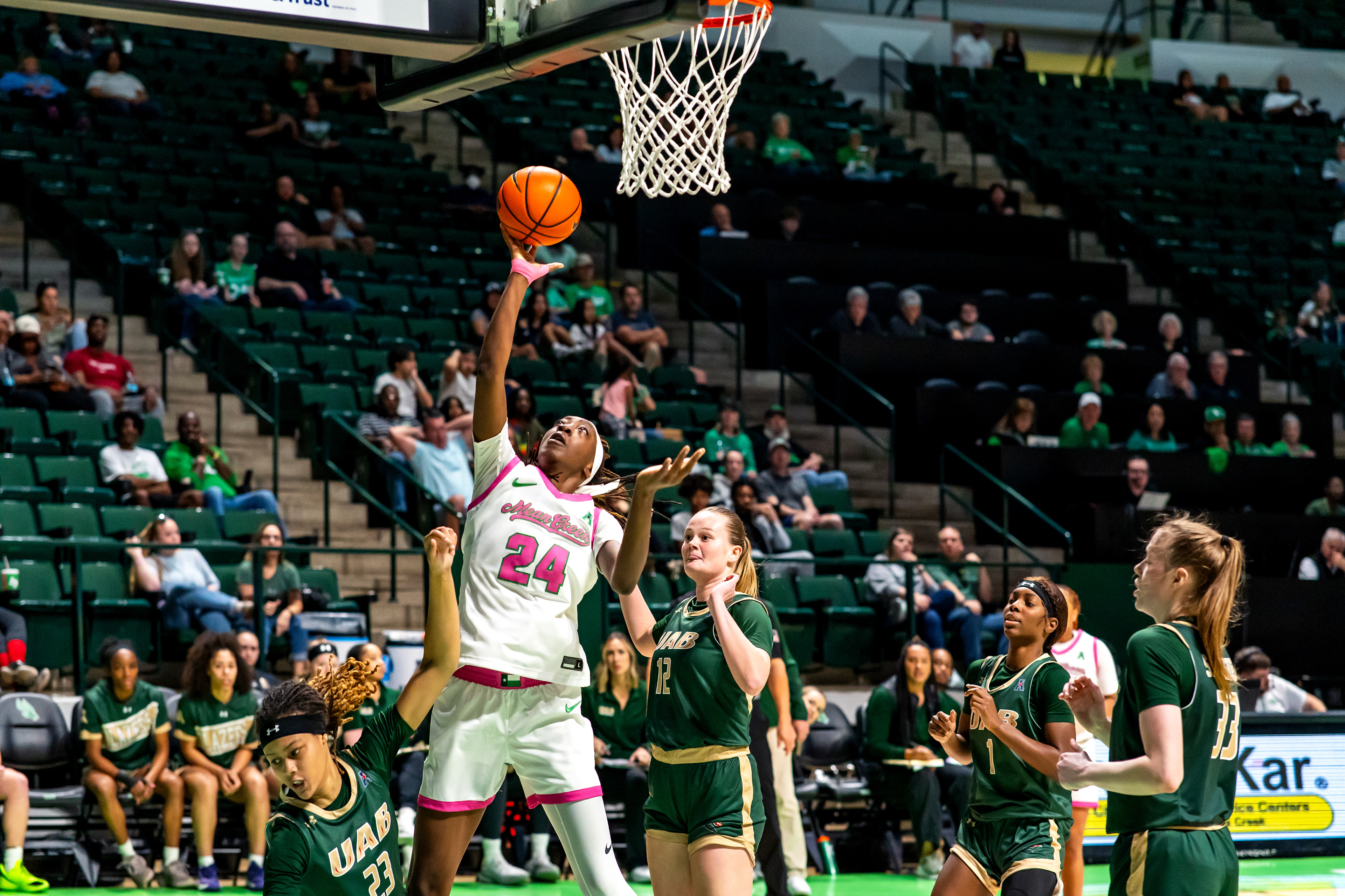 Senior forward Tommisha Lampkin attempts a layup during the game against UAB at The Super Pit.