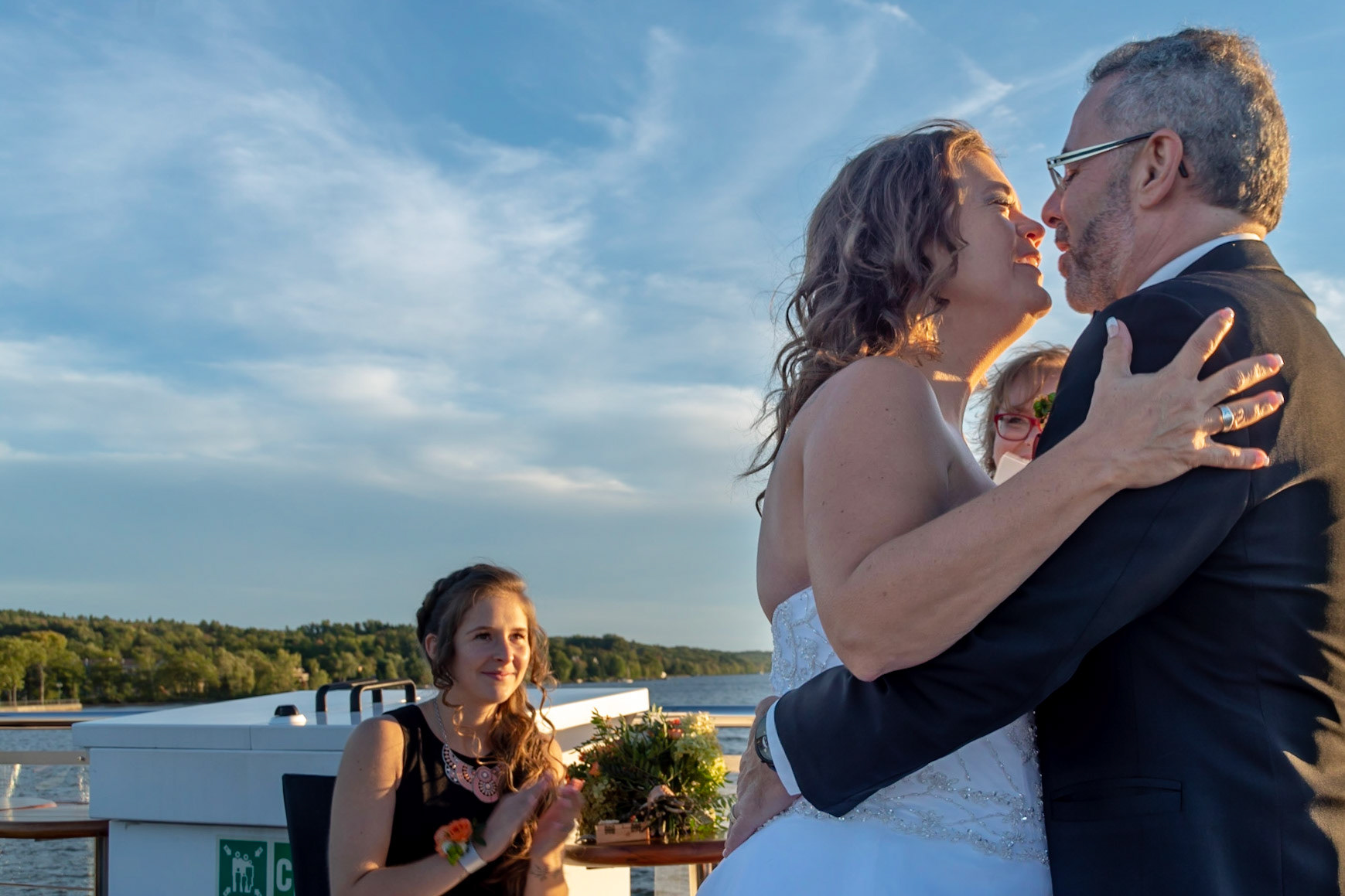 Embrassez la mariée