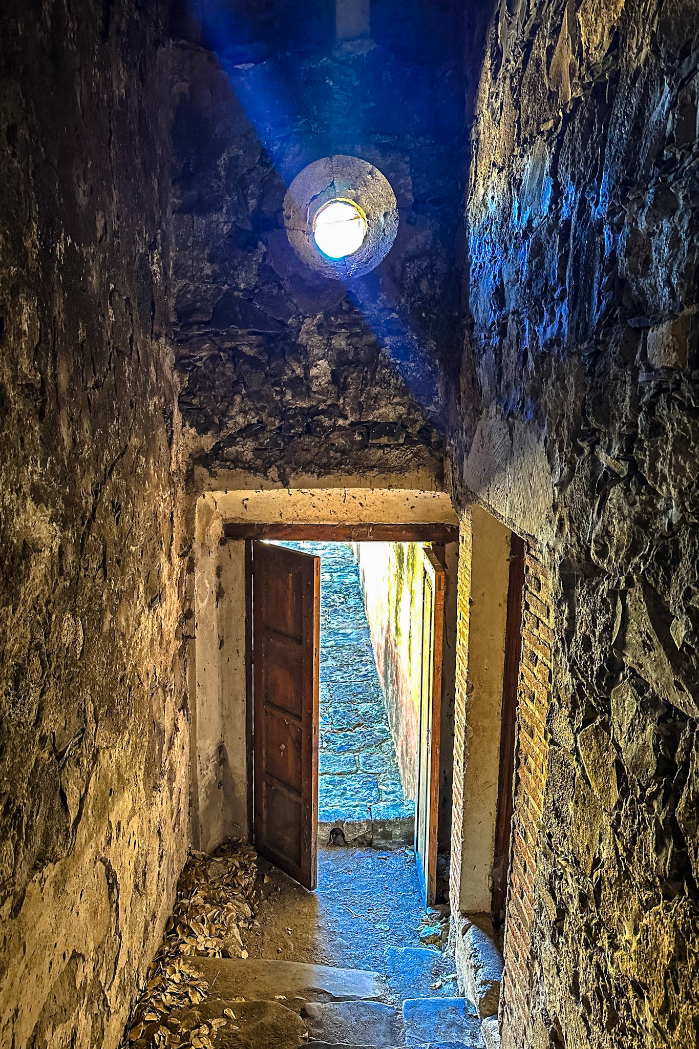 A passage of light inside heavy walls