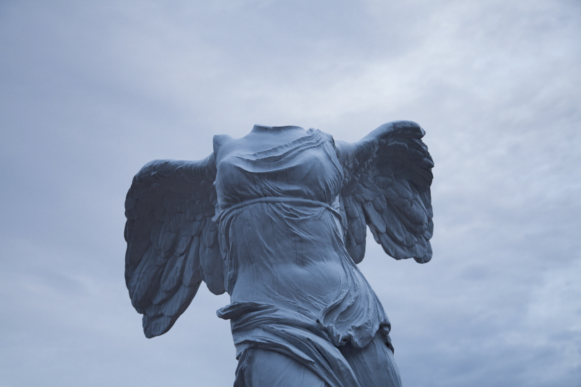 Crying Samothrace, Hérault