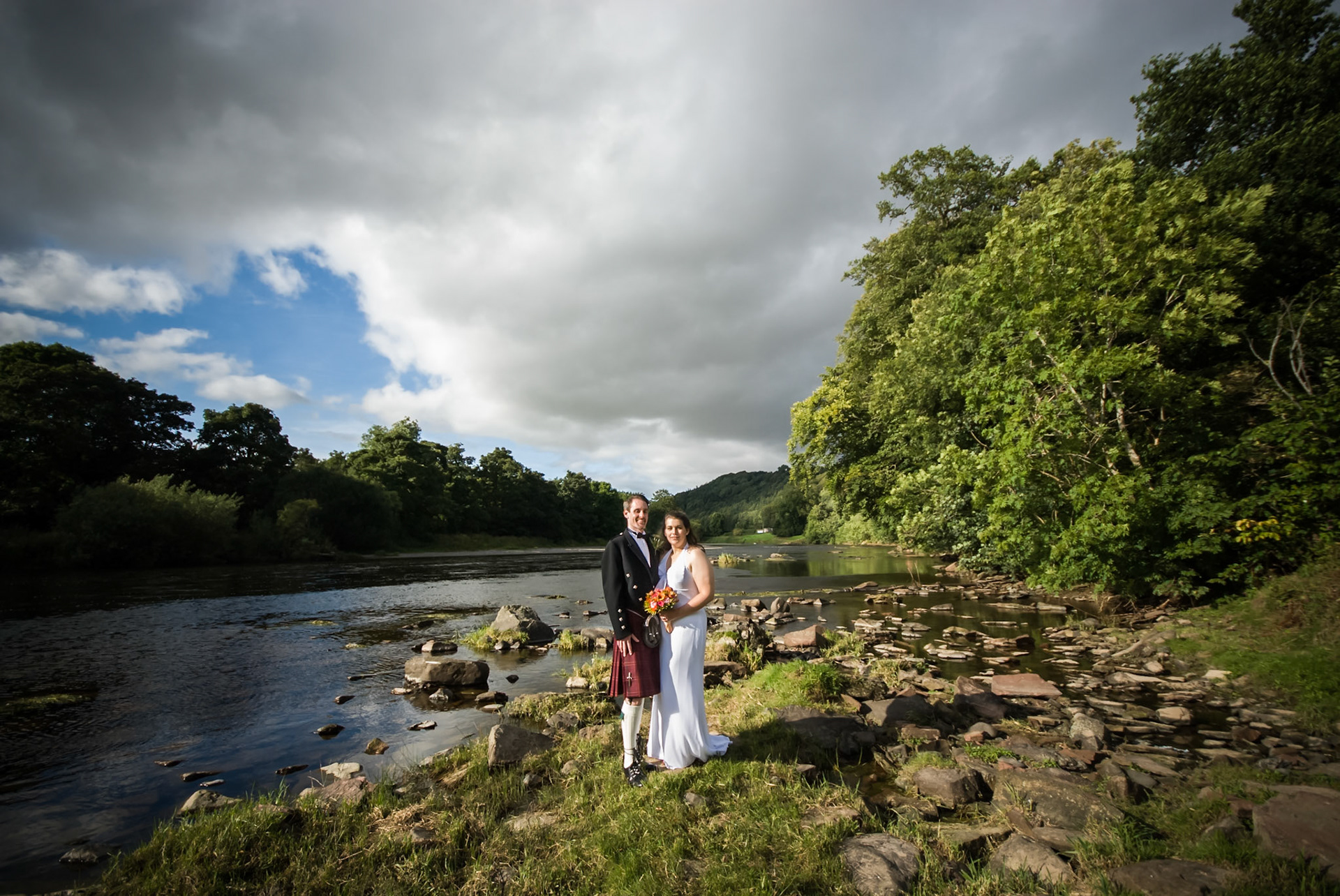 01-09-07, Dryburgh Abbey, Melrose, Scotland, UK. The wedding of Stephanie and Jason Williams. Photo © Simon Grosset