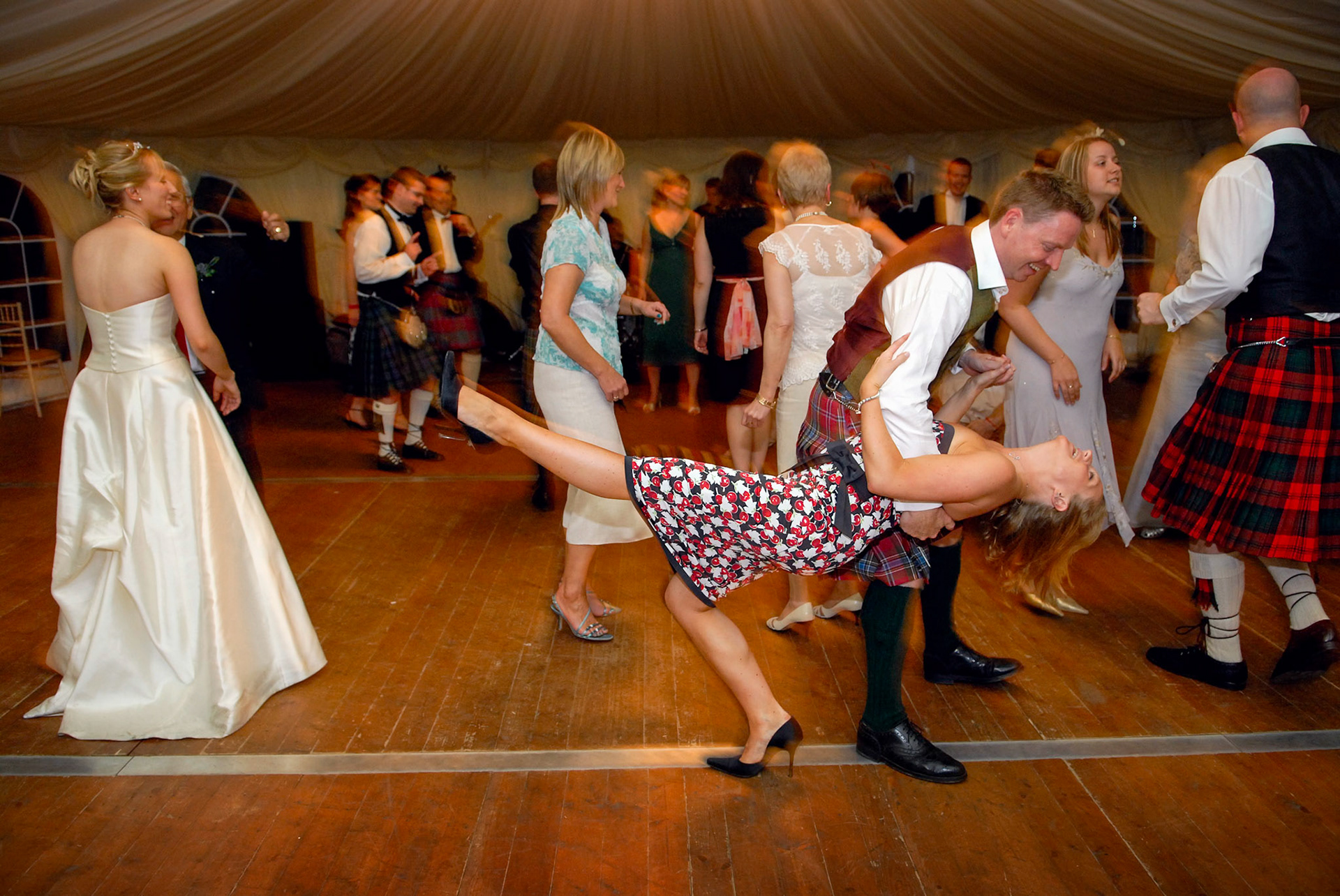 08/07/06, Glencorse, Edinburgh, ScotlandThe wedding of Lorna and Kenny Htet-Khin at Glencorse House.Photo: © Simon Grosset_DSC3643.JPG