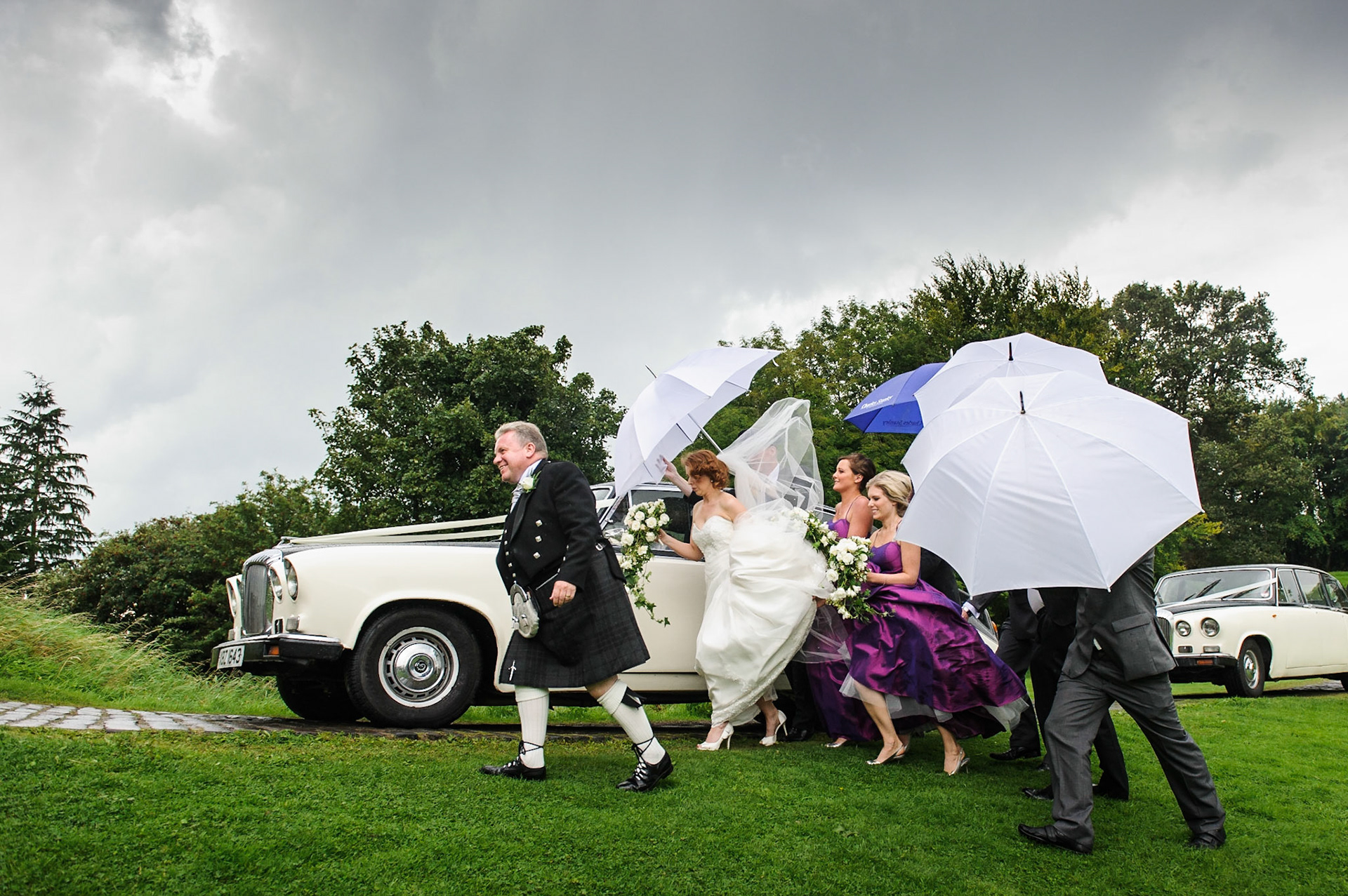 25-08-11, The wedding of Elaine Miller and Stuart Dykes at Doune Castle and Glenbervie Hotel, Scotland, UK. Photo © Simon Grosset / Q Photography
