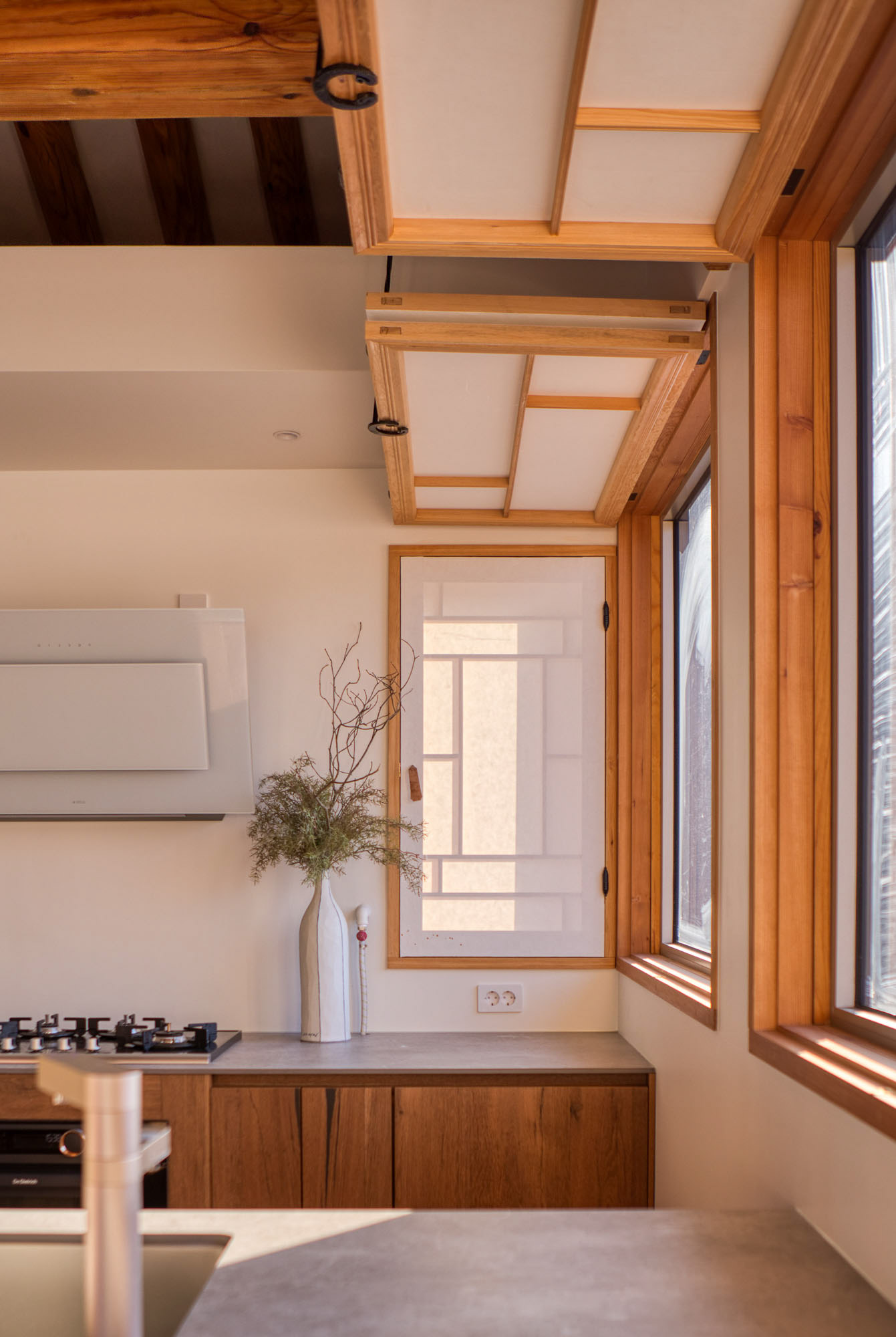 빈연재 _ 2층 주방 _ 한식 들어열개창