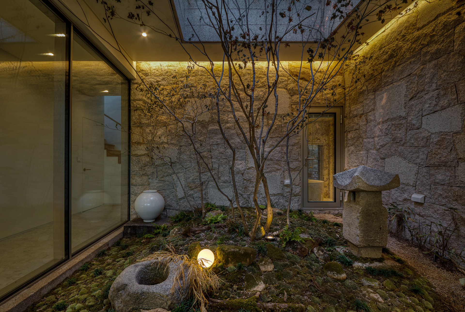 빈연재 1층 중정마당