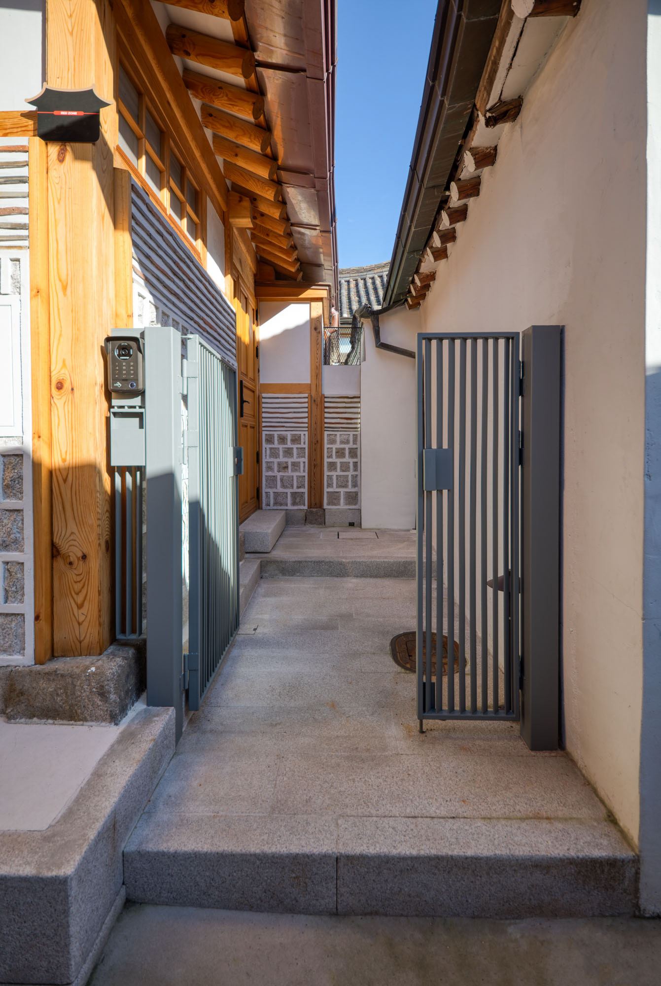 삼청동 한옥 대문 전경