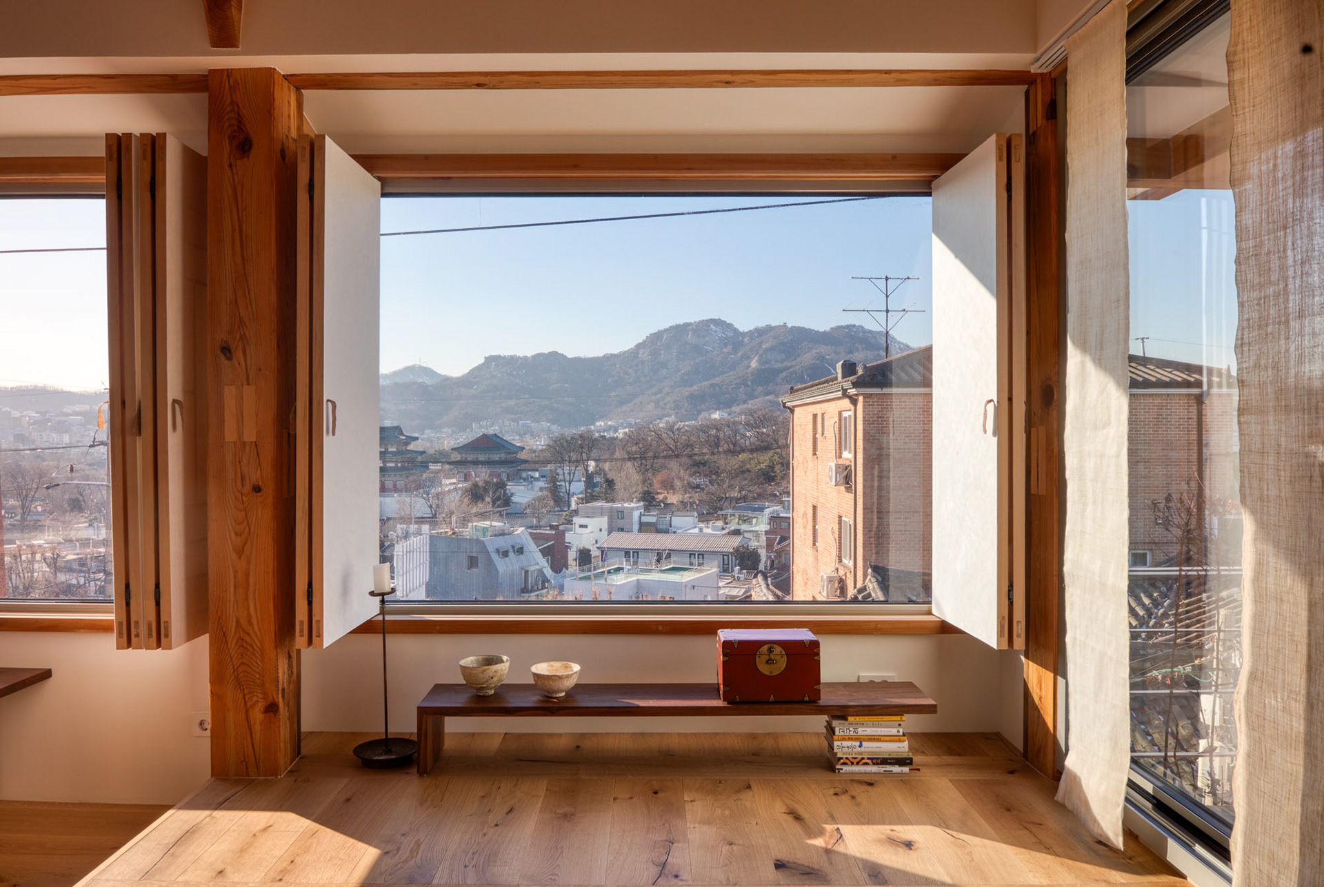 빈연재 _ 2층 식당 _ 한지창 열었을 때 