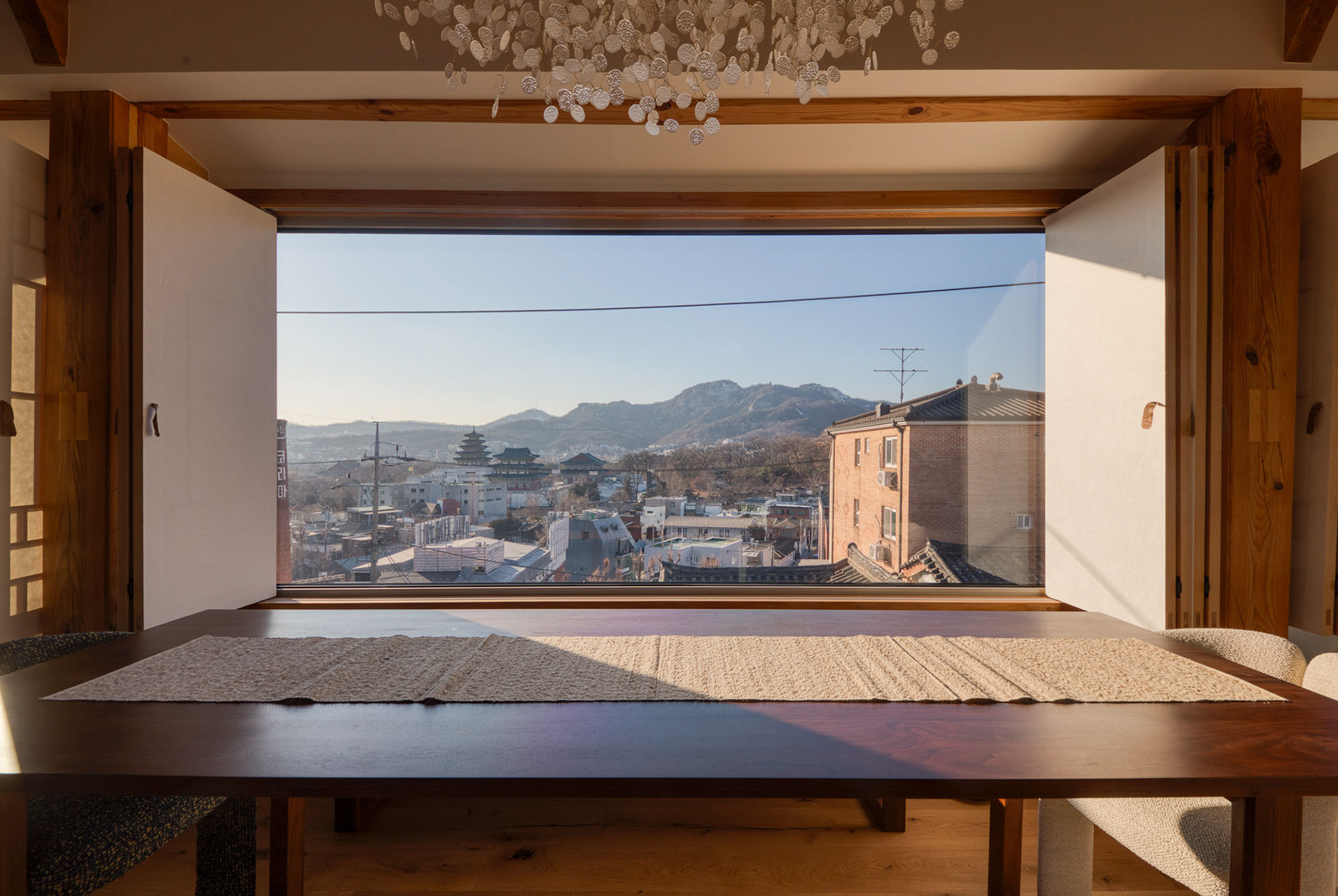 빈연재 _ 2층 누마루 _ 한지창 열었을 떄