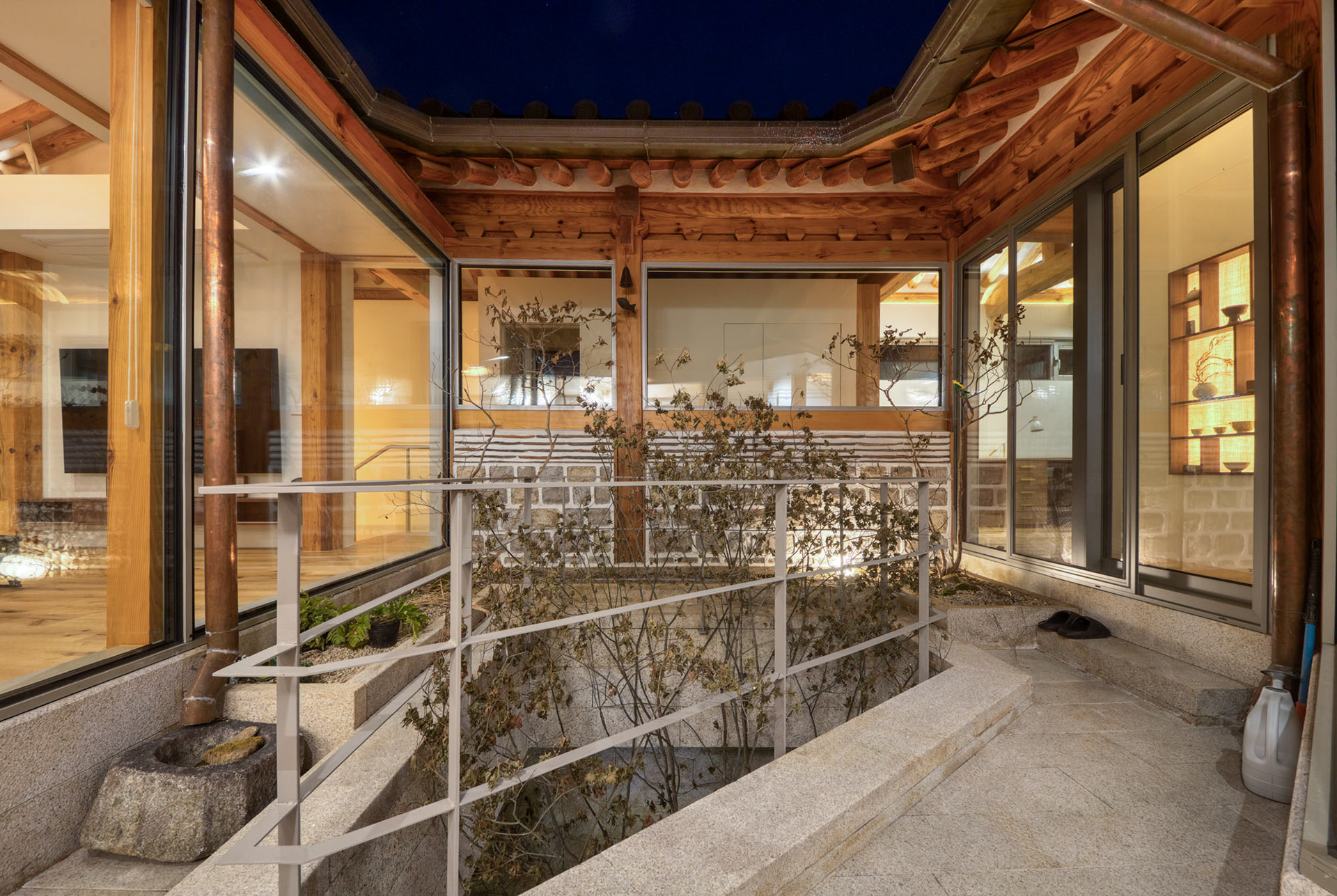 빈연재 _ 2층 중정마당