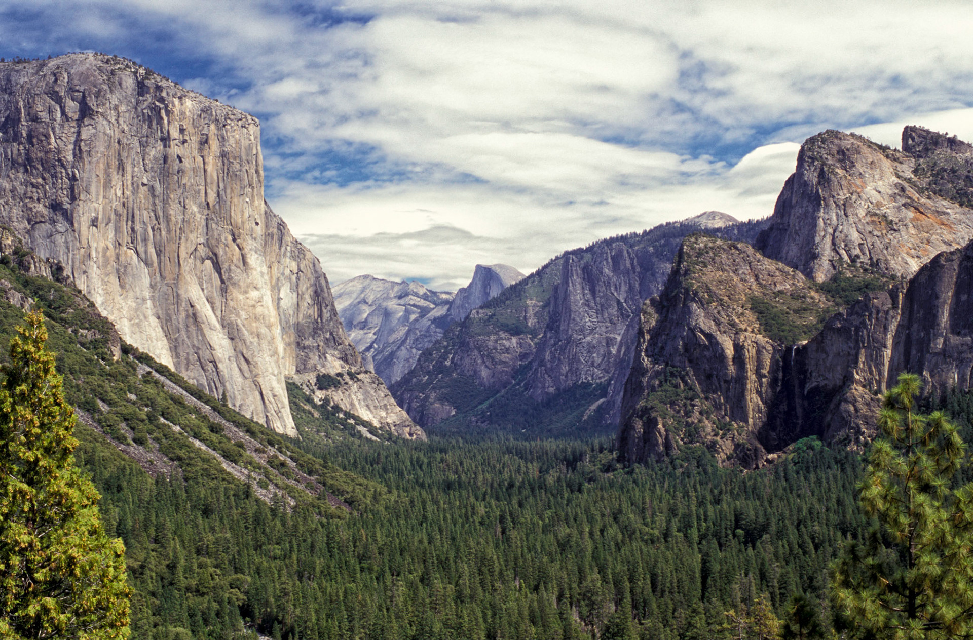 Tunnel View in the Fall, Yosemite National Park, California
