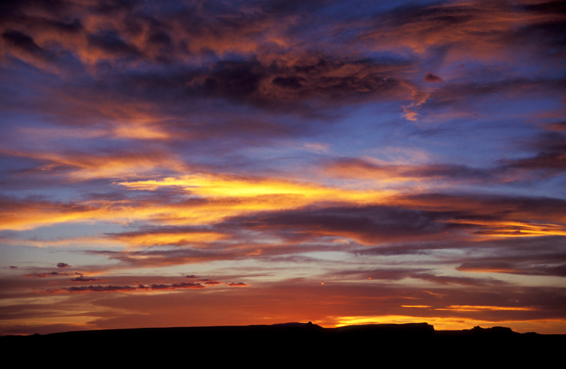 Sunset to the West, Monument Valley, Arizona / Utah