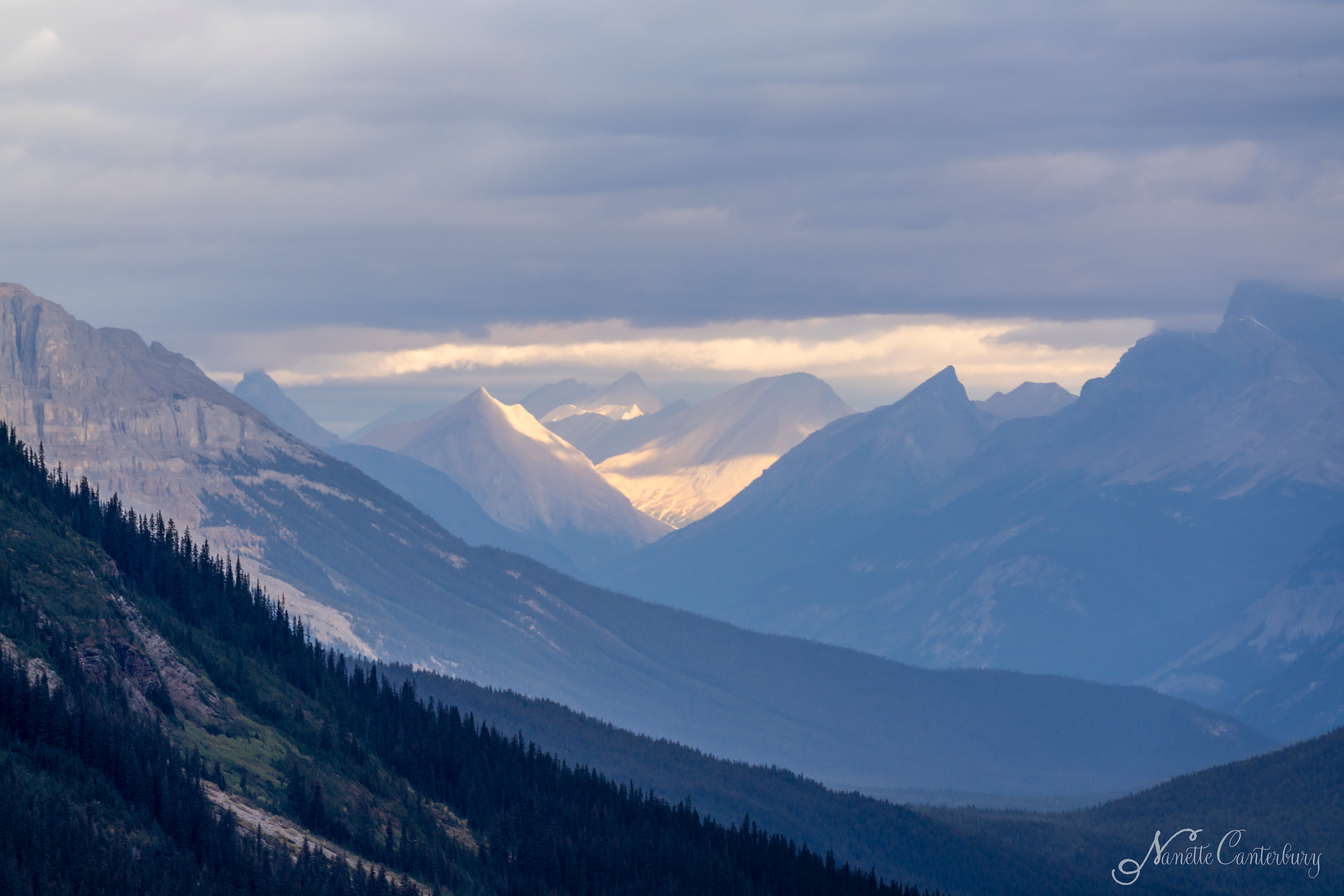 Sunlight over Peyto Lake