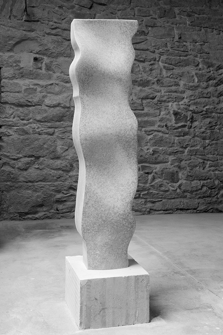 Stojící tělo, 2018, mramor, výška 137 cm