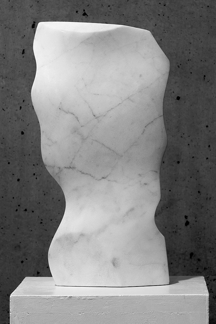 Hlava, 2022, mramor, výška 35 cm