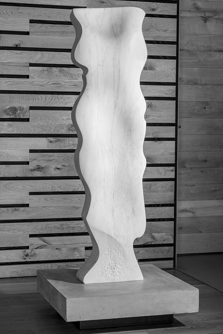 Venuše v linii lásky, 2017, mramor, výška 150 cm, Nová městská síň v Litomyšli