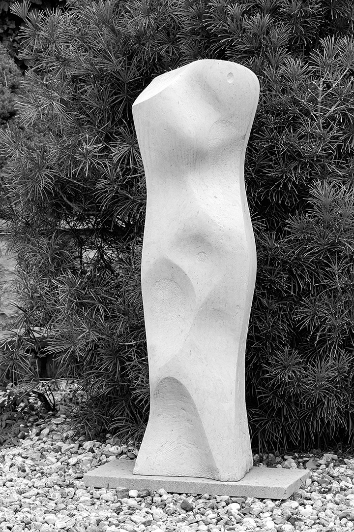 Stojící postava, 2010, mramor, výška 140 cm,  Antik Hotel Sofia v Litomyšli