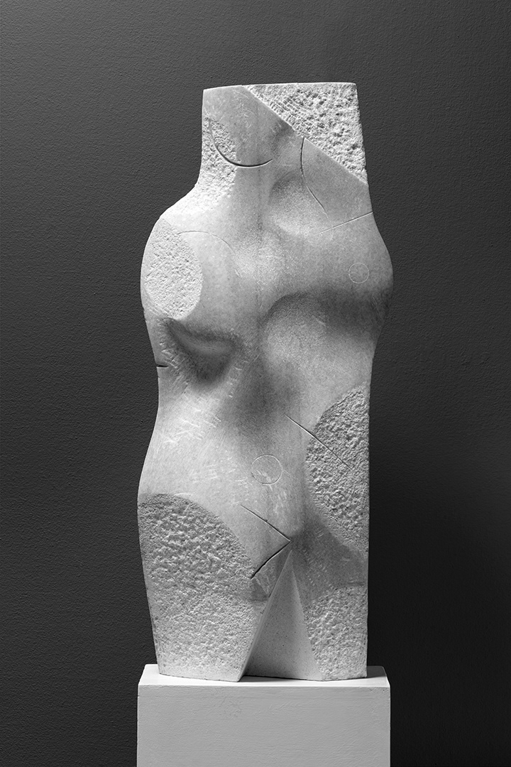 Půlakt, 2011, mramor, výška 99 cm