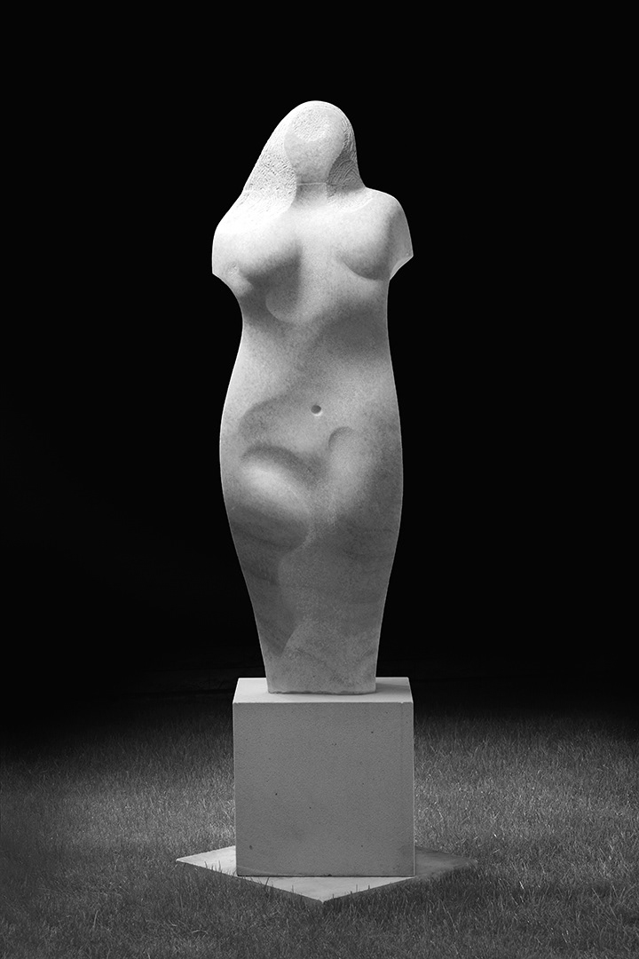 Apolena, 2012, mramor, výška 120 cm, před Restaurací U Kolji v Litomyšli 