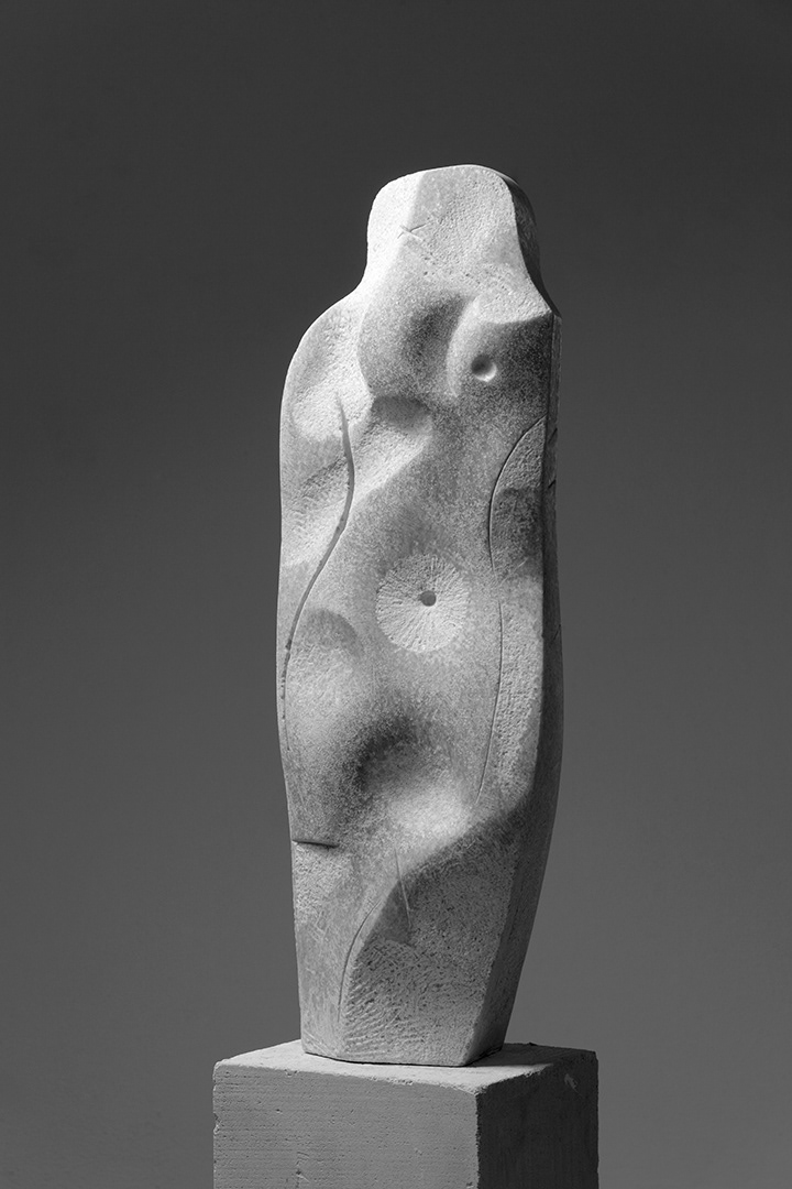 S andělěm, 2009–2012, mramor, výška 88 cm