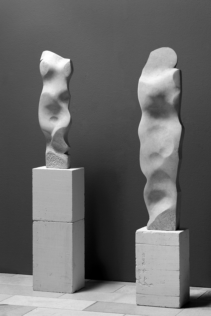 Miloslava, 2011–2012, opuka, výška 84 cm Vertikála Rozálie, 2011–2012, opuka, výška 123 cm