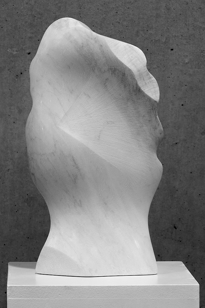 Hlava, 2019, mramor, výška 34 cm