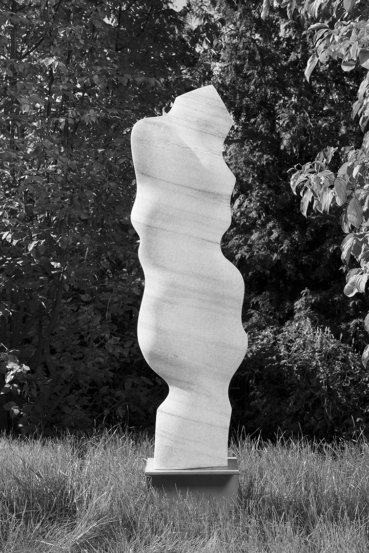 Ida, 2018, mramor, výška 133 cm,  soukromý pozemek v Brně