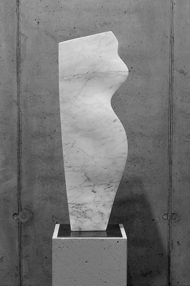 Tělo, 2015, mramor, výška 95 cm