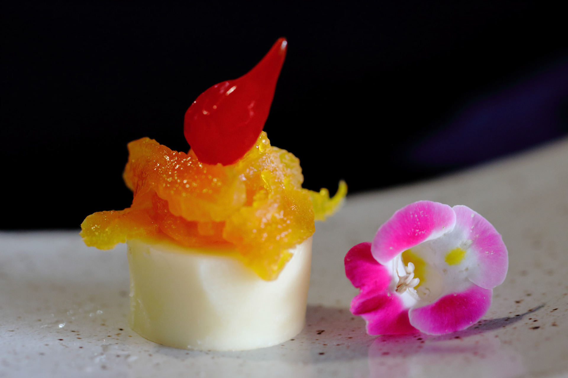 Queijo Canastra, Damascos e Calda de Pimenta Biquinho e Cachaça