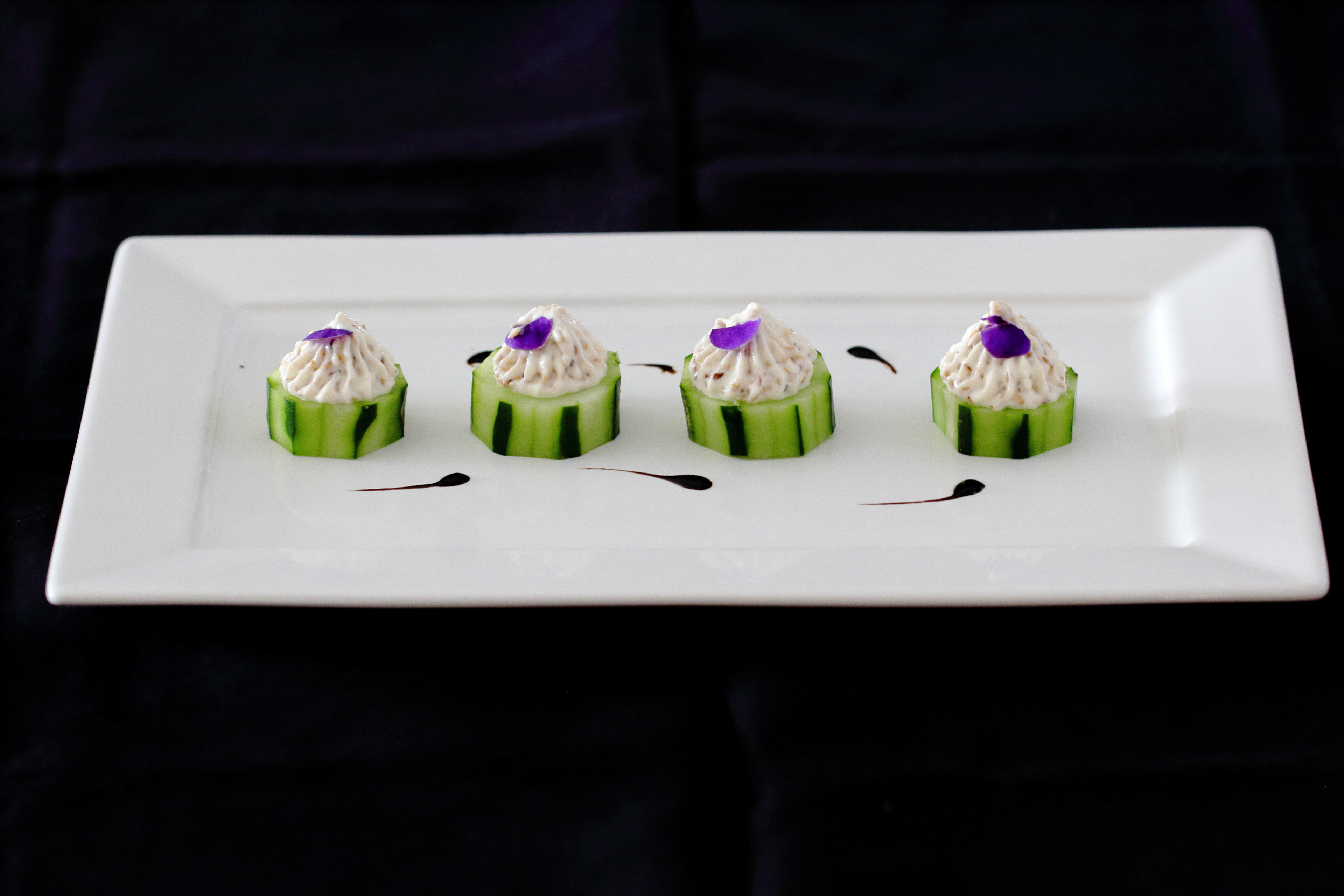 Finger Food Pepino e Gergelim
