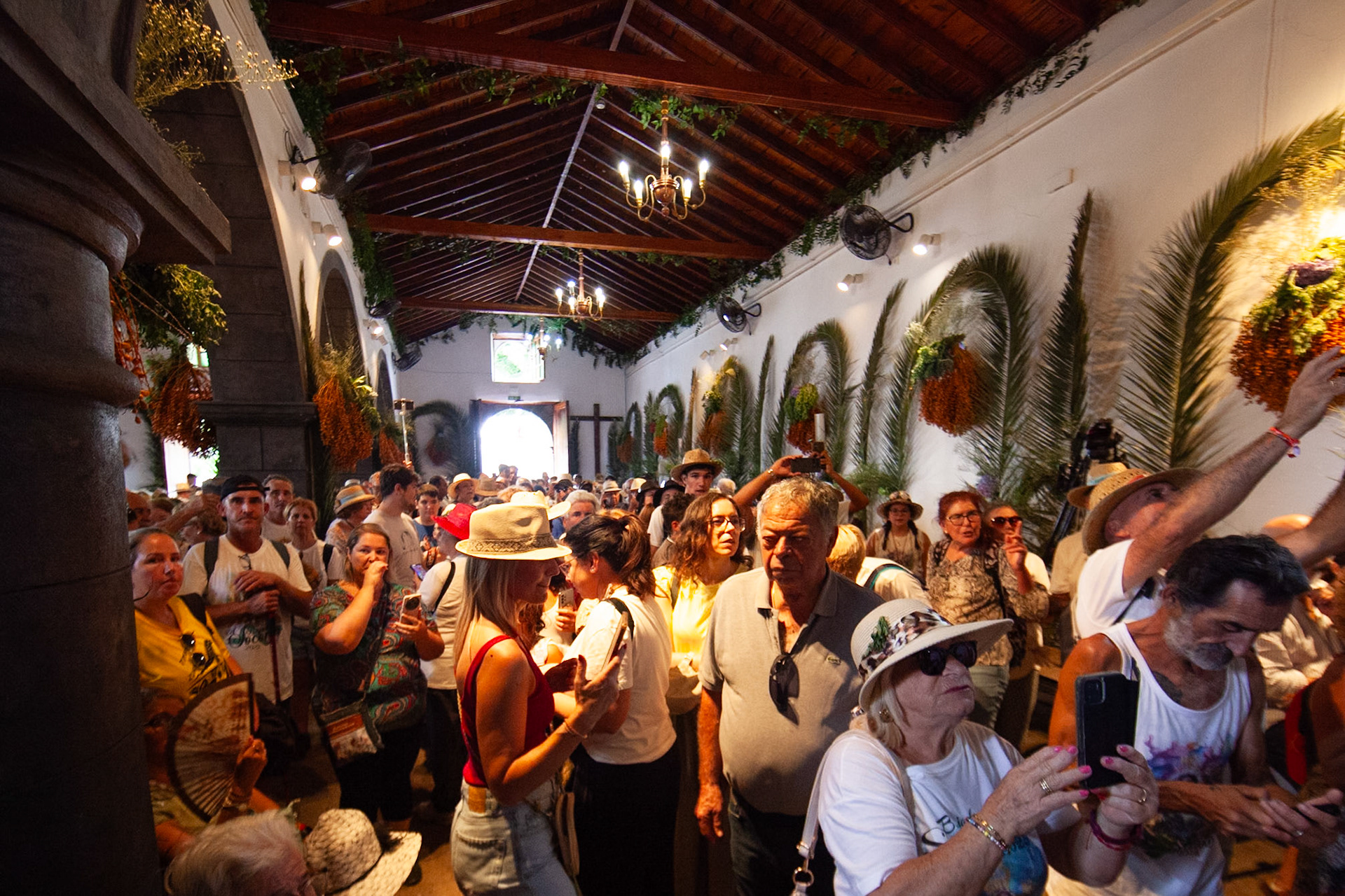 Peregrino en la Ermita. Bajada de la Virgen de El Socorro — Güímar, septiembre 2025.