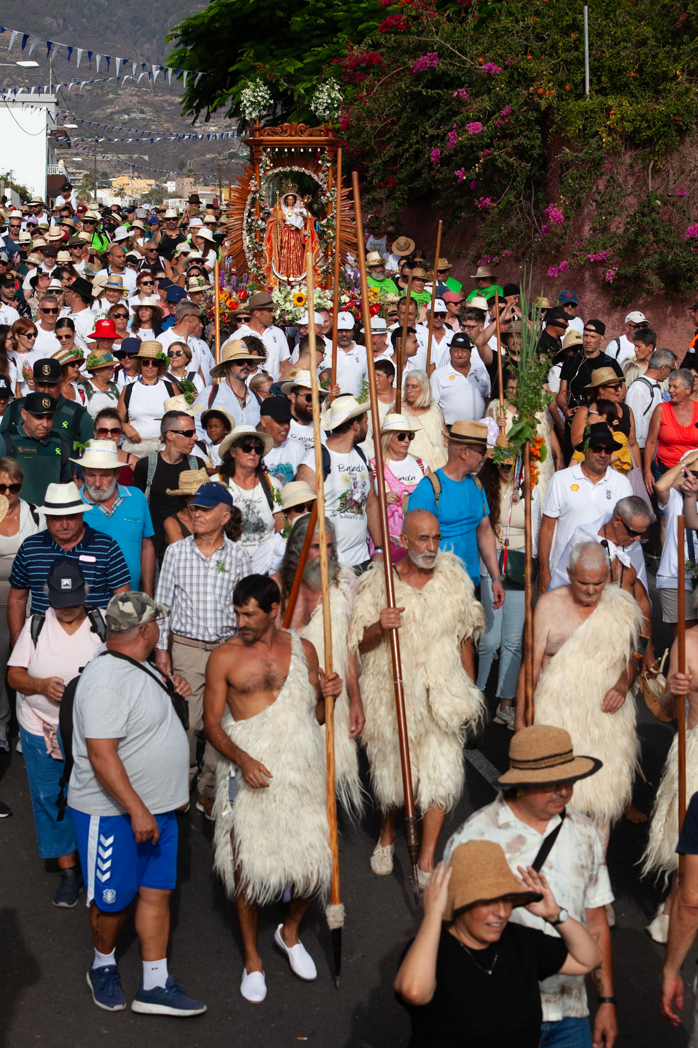 La Virgen en camino. Bajada de la Virgen de El Socorro — Güímar, septiembre 2025.