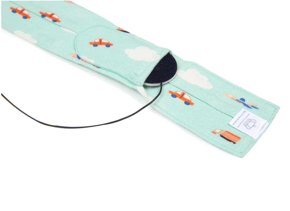 A speaker is design to fit in this pouch making it more realistic to stay in place while a child is listening.