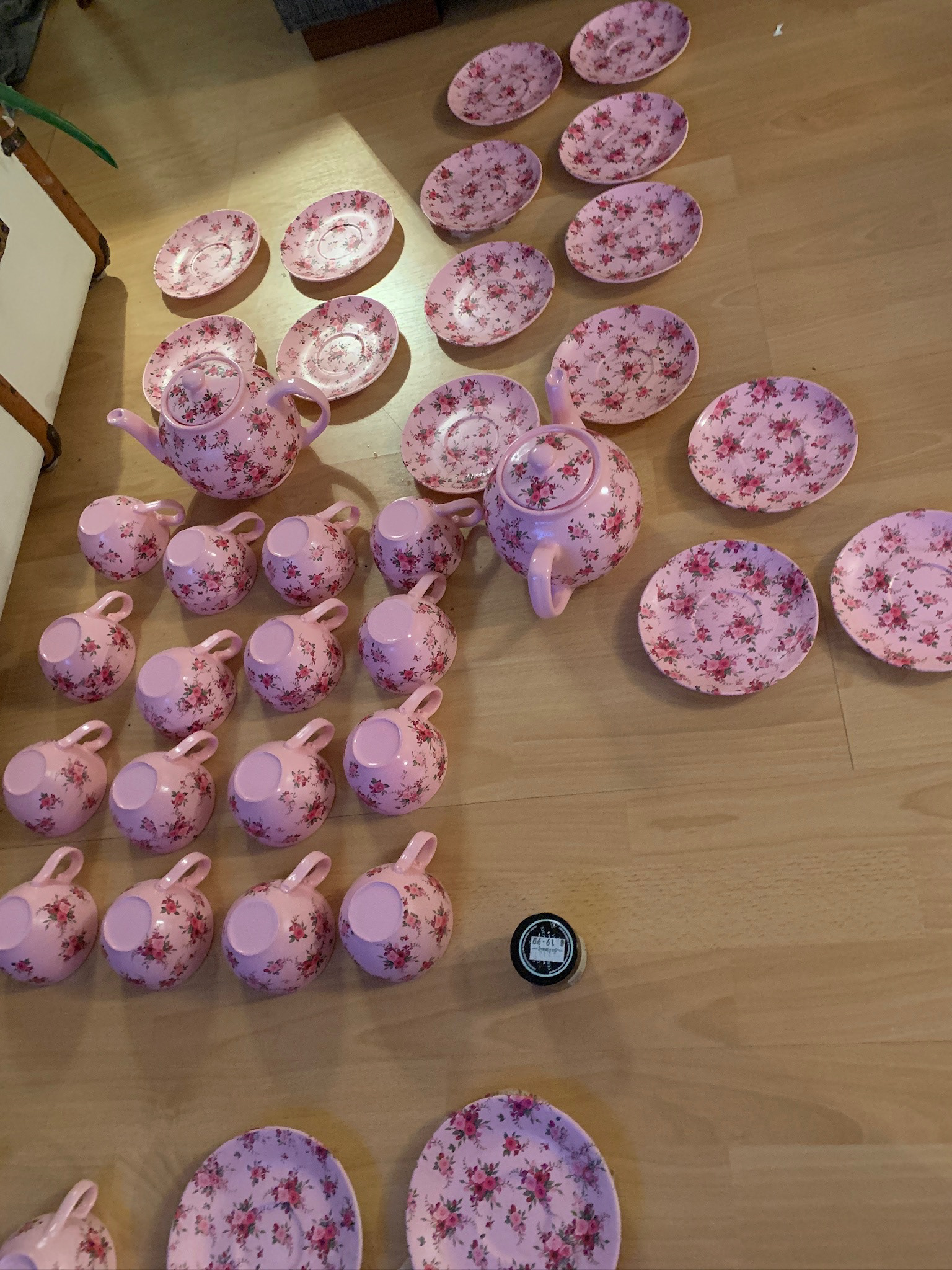 PAINTED & DECORATED WAX STUNT TEA SET