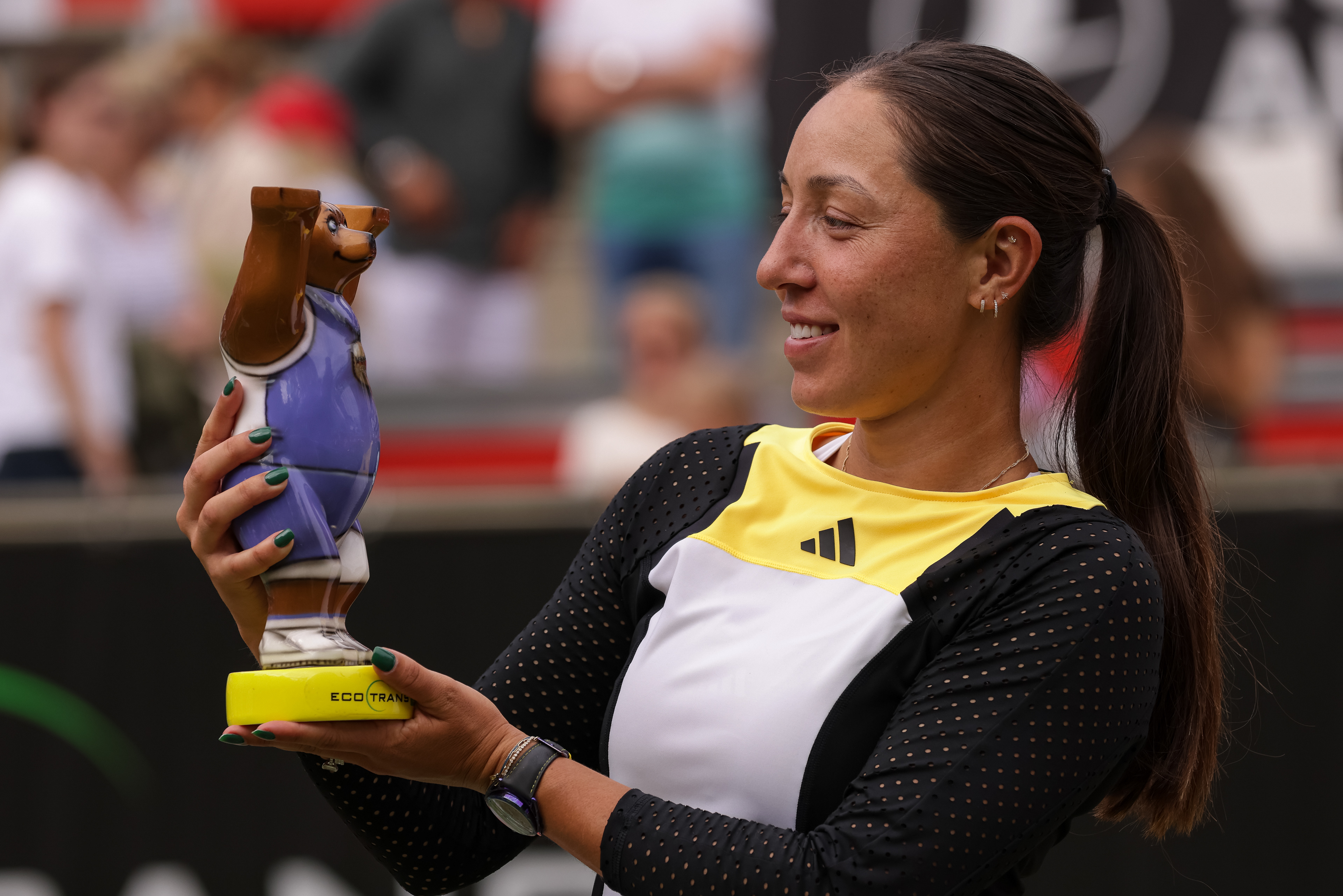Jessica Pegula of United States lifts the trophy for champion at the Berlin Ecotrans Ladies Open 2024, in Berlin, Germany