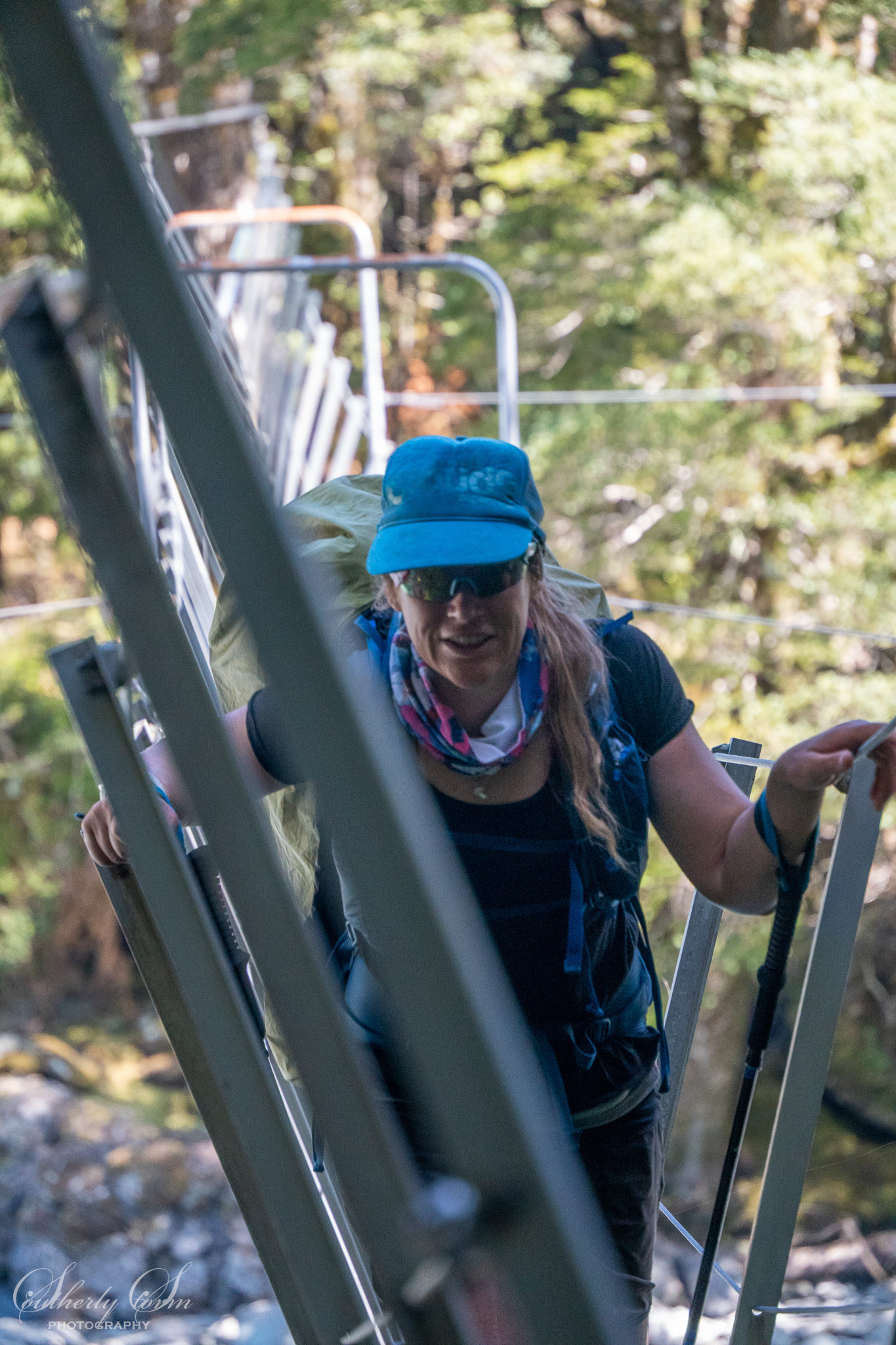 Tramper on a three wire bridge